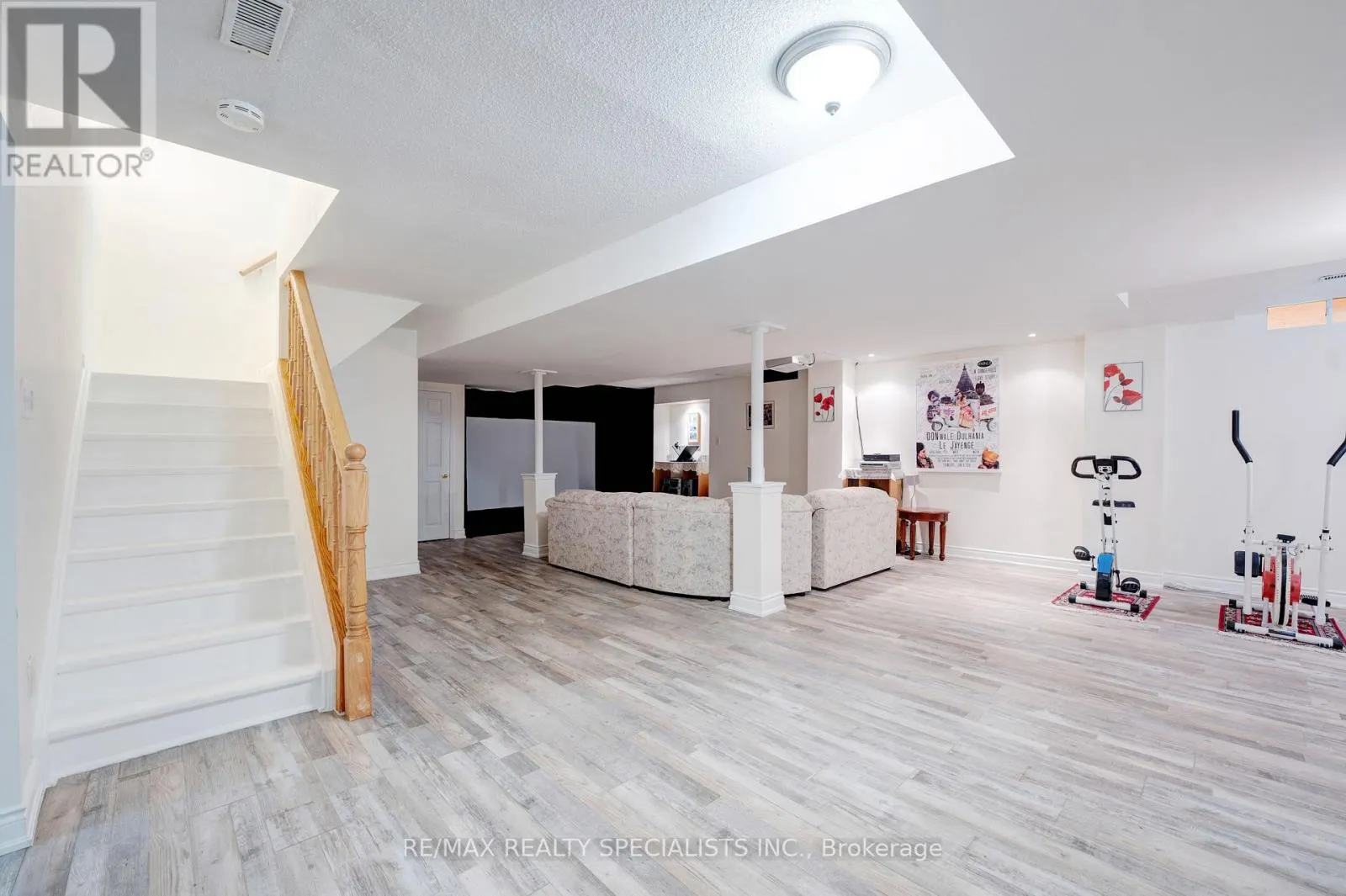 36 DEVONSLEIGH BOULEVARD