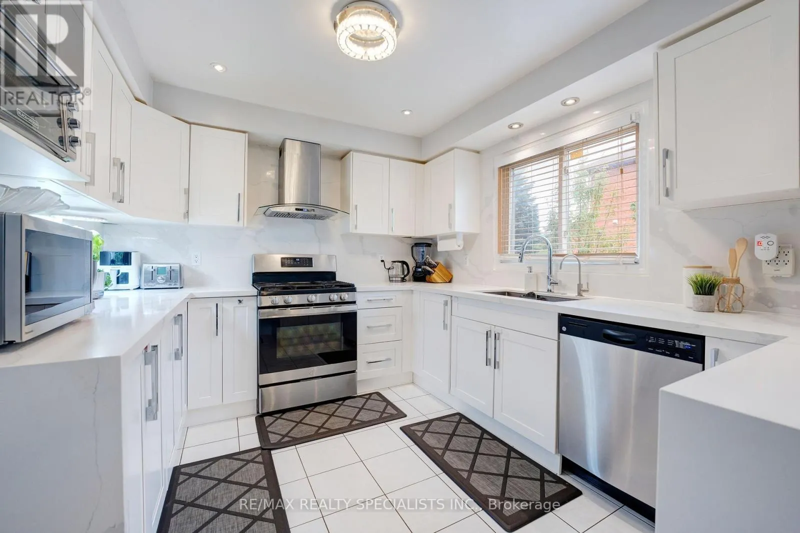 36 DEVONSLEIGH BOULEVARD