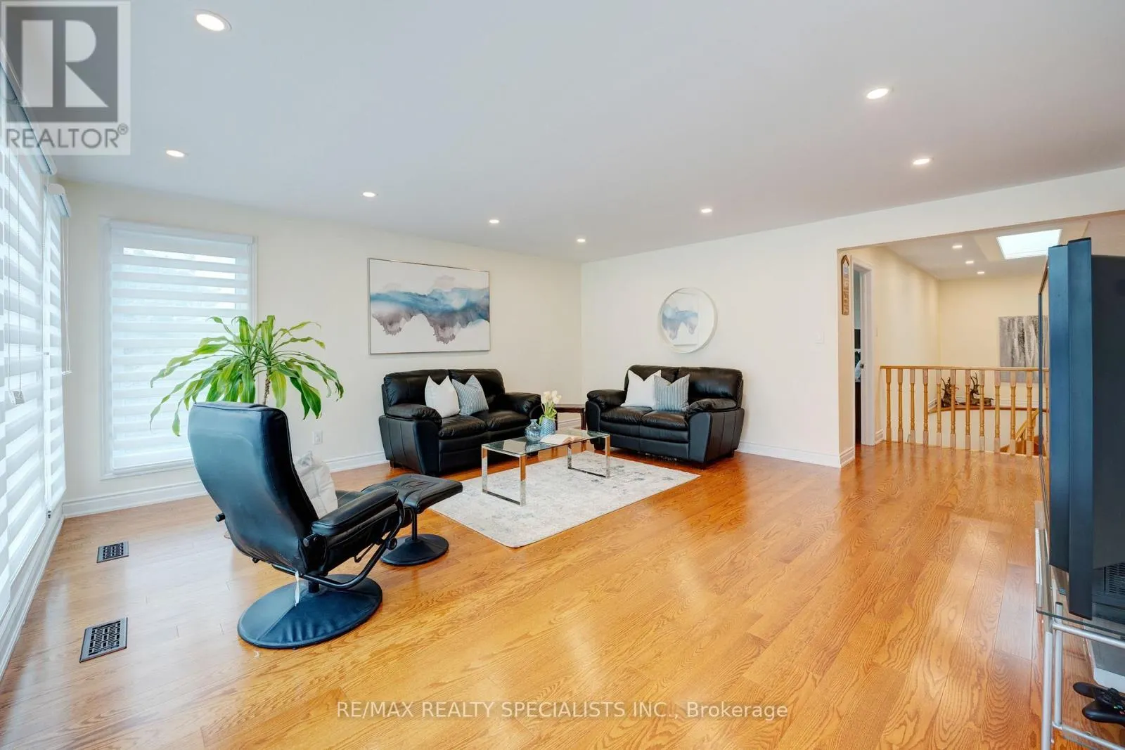 36 DEVONSLEIGH BOULEVARD