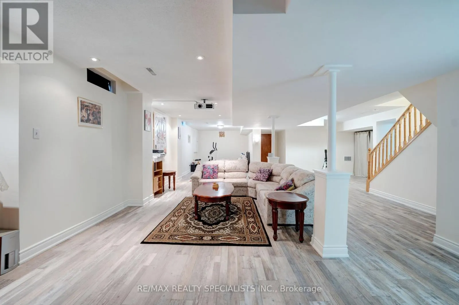 36 DEVONSLEIGH BOULEVARD