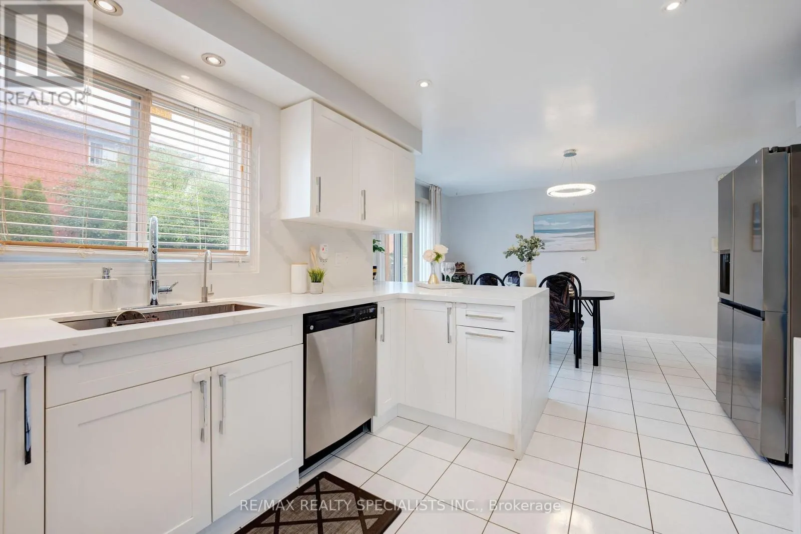 36 DEVONSLEIGH BOULEVARD