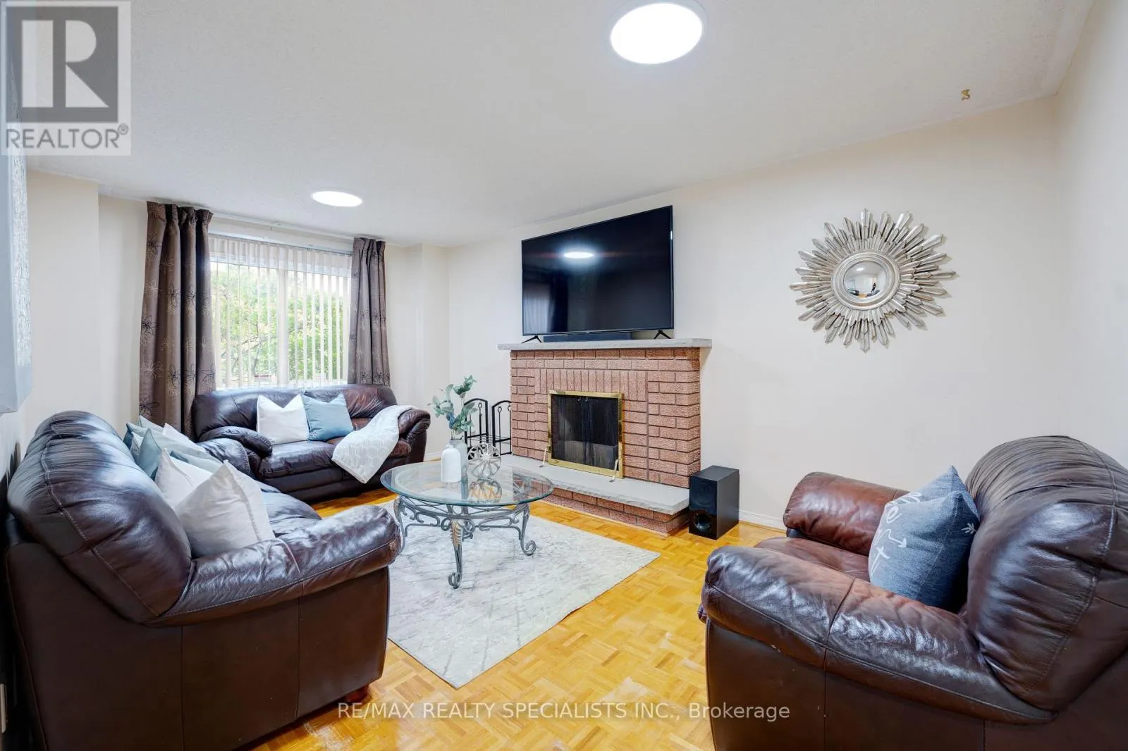 36 DEVONSLEIGH BOULEVARD