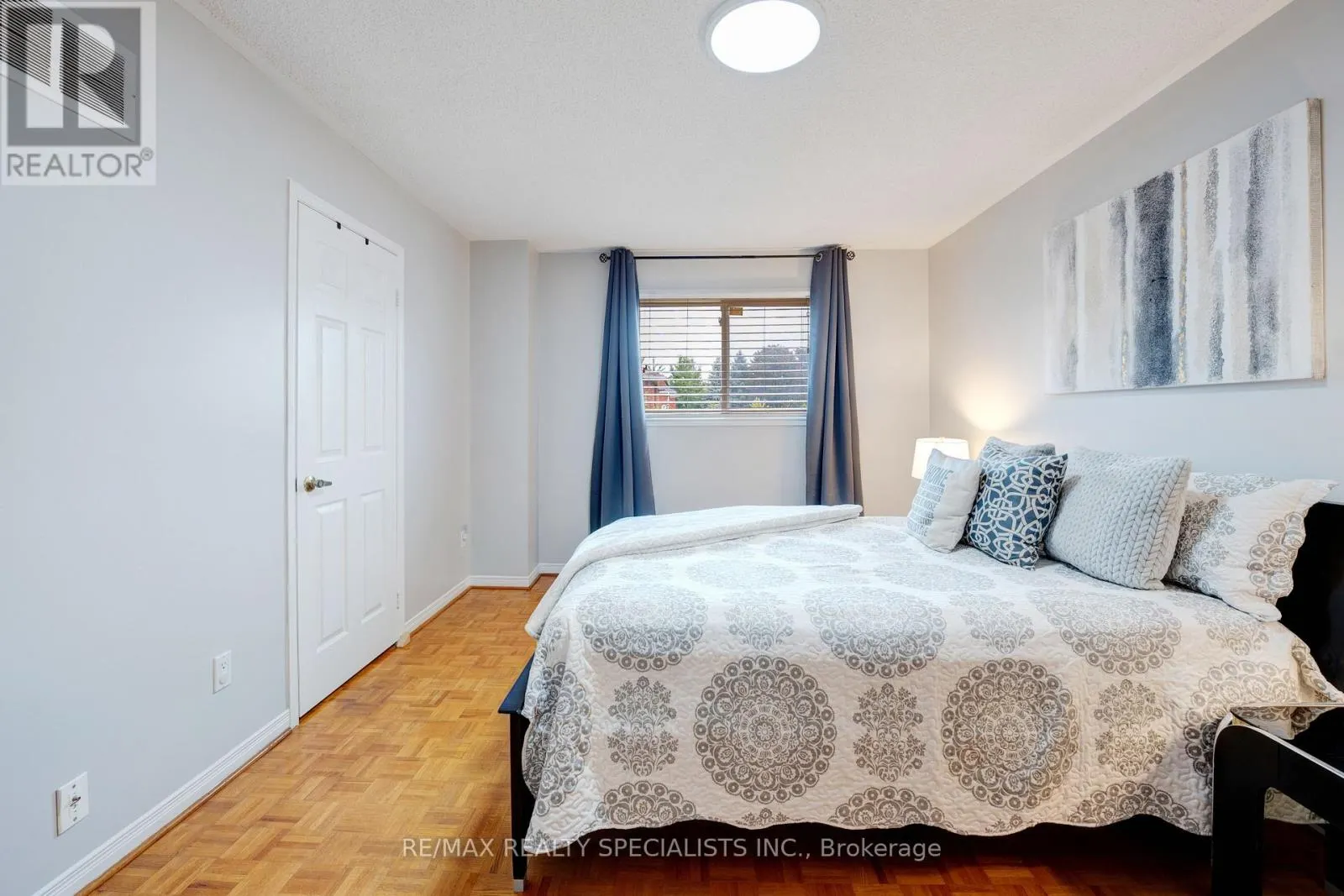 36 DEVONSLEIGH BOULEVARD