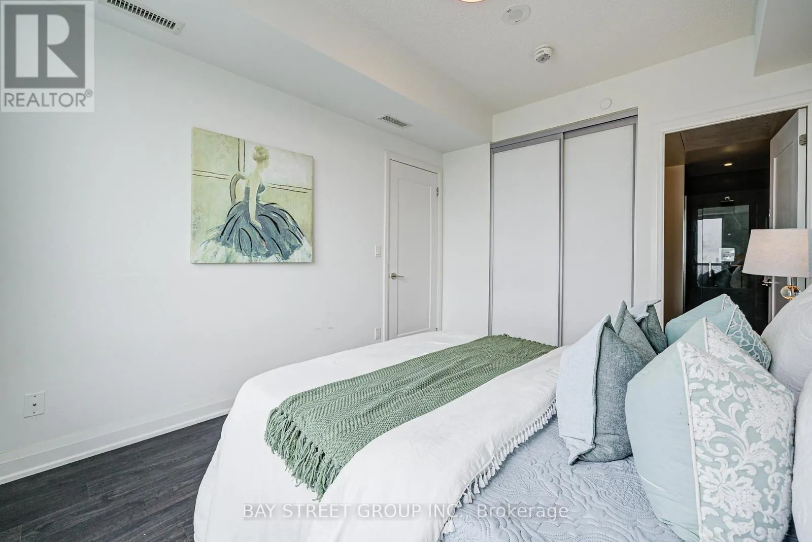 1606 - 398 HIGHWAY 7 E