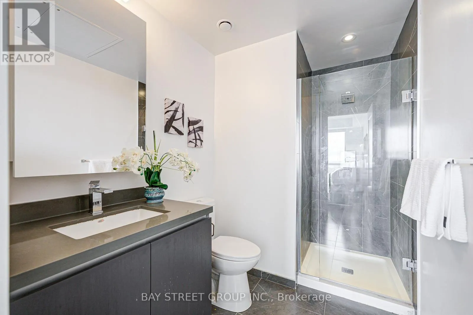 1606 - 398 HIGHWAY 7 E