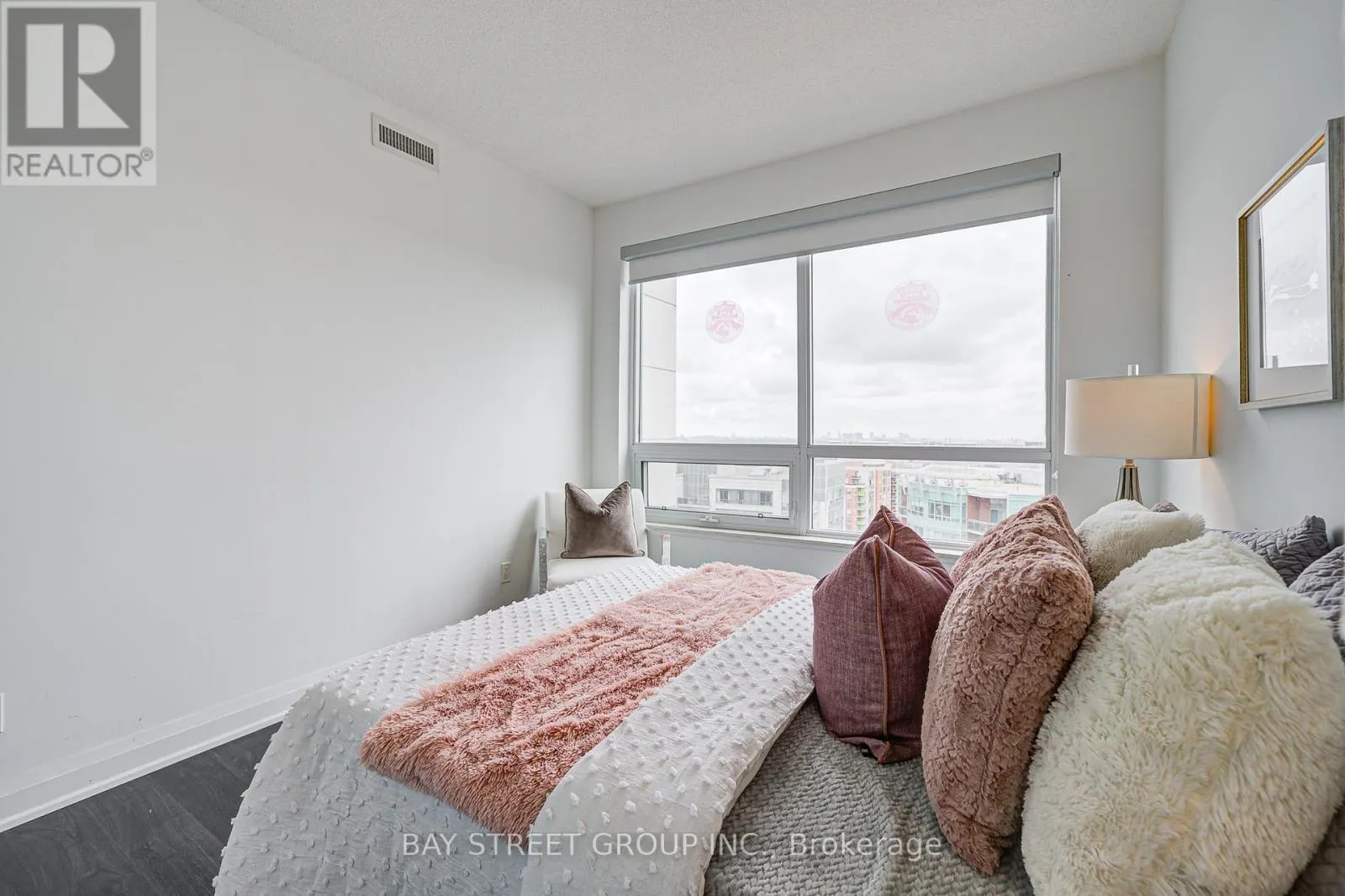 1606 - 398 HIGHWAY 7 E