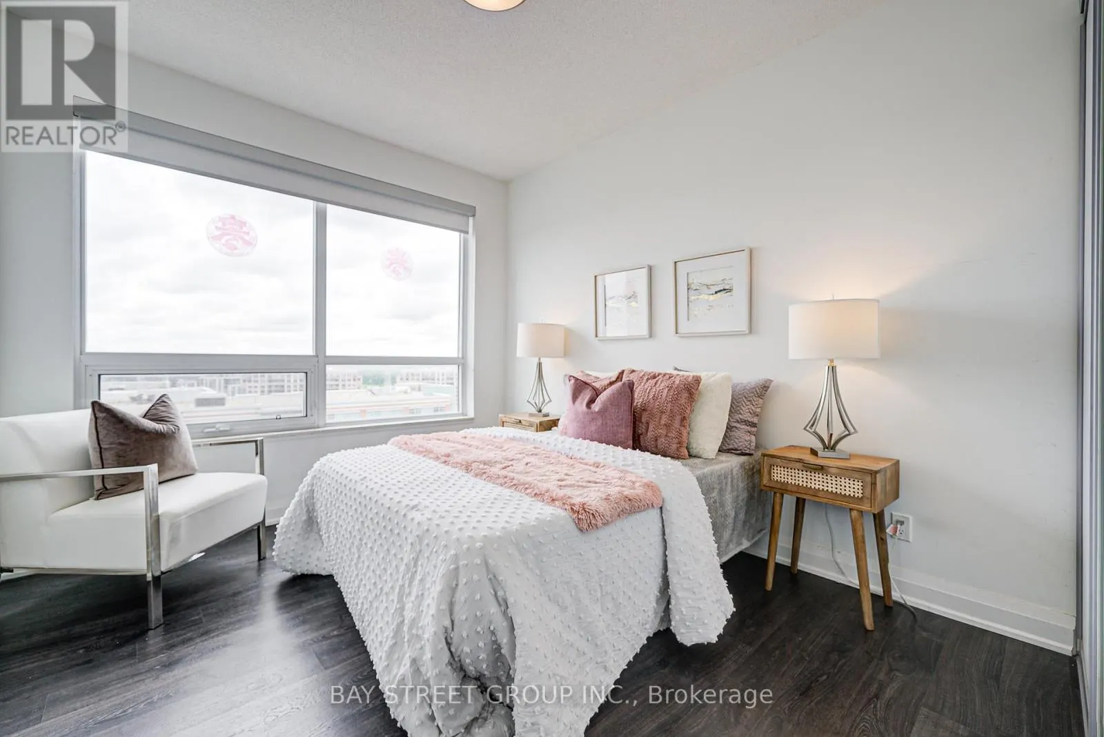 1606 - 398 HIGHWAY 7 E