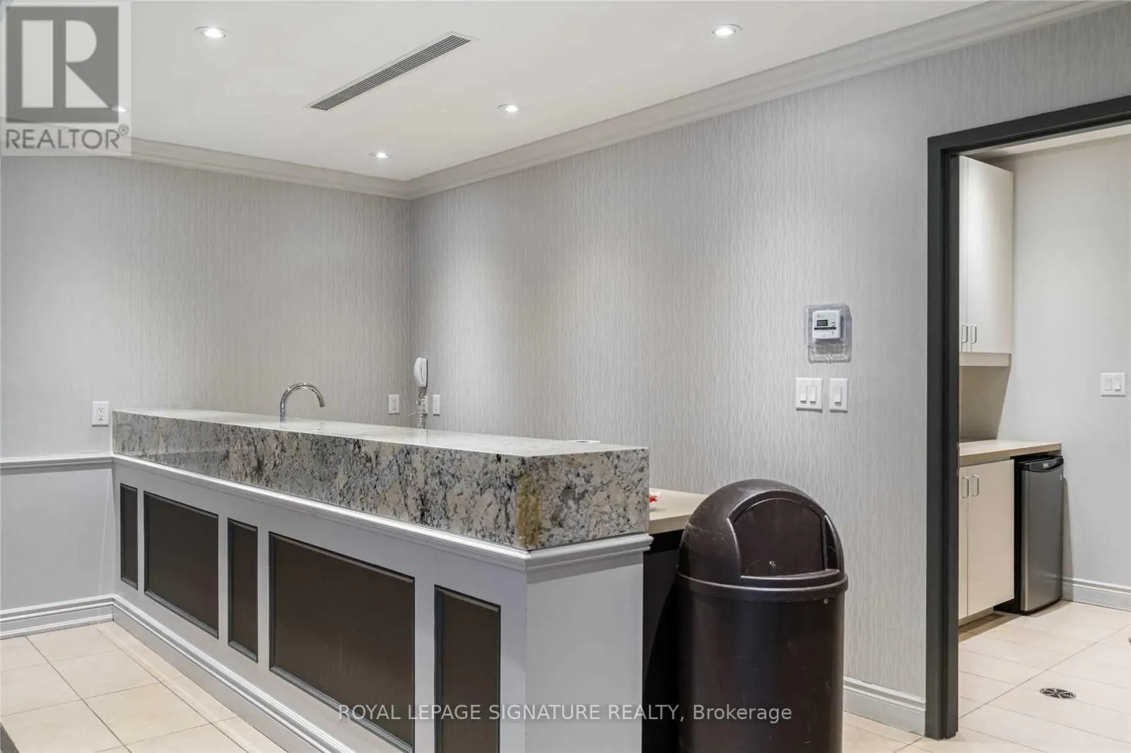 A32 - 281 WOODBRIDGE AVENUE