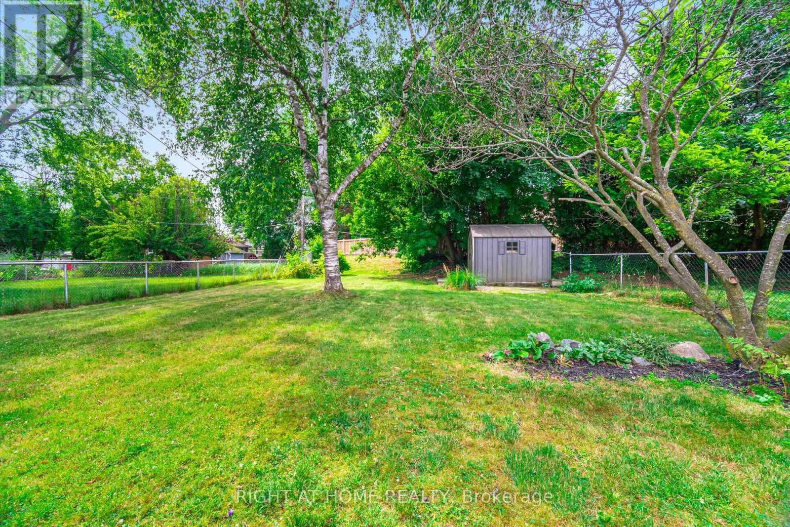 ENTIRE HOUSE - 15 KEMANO ROAD