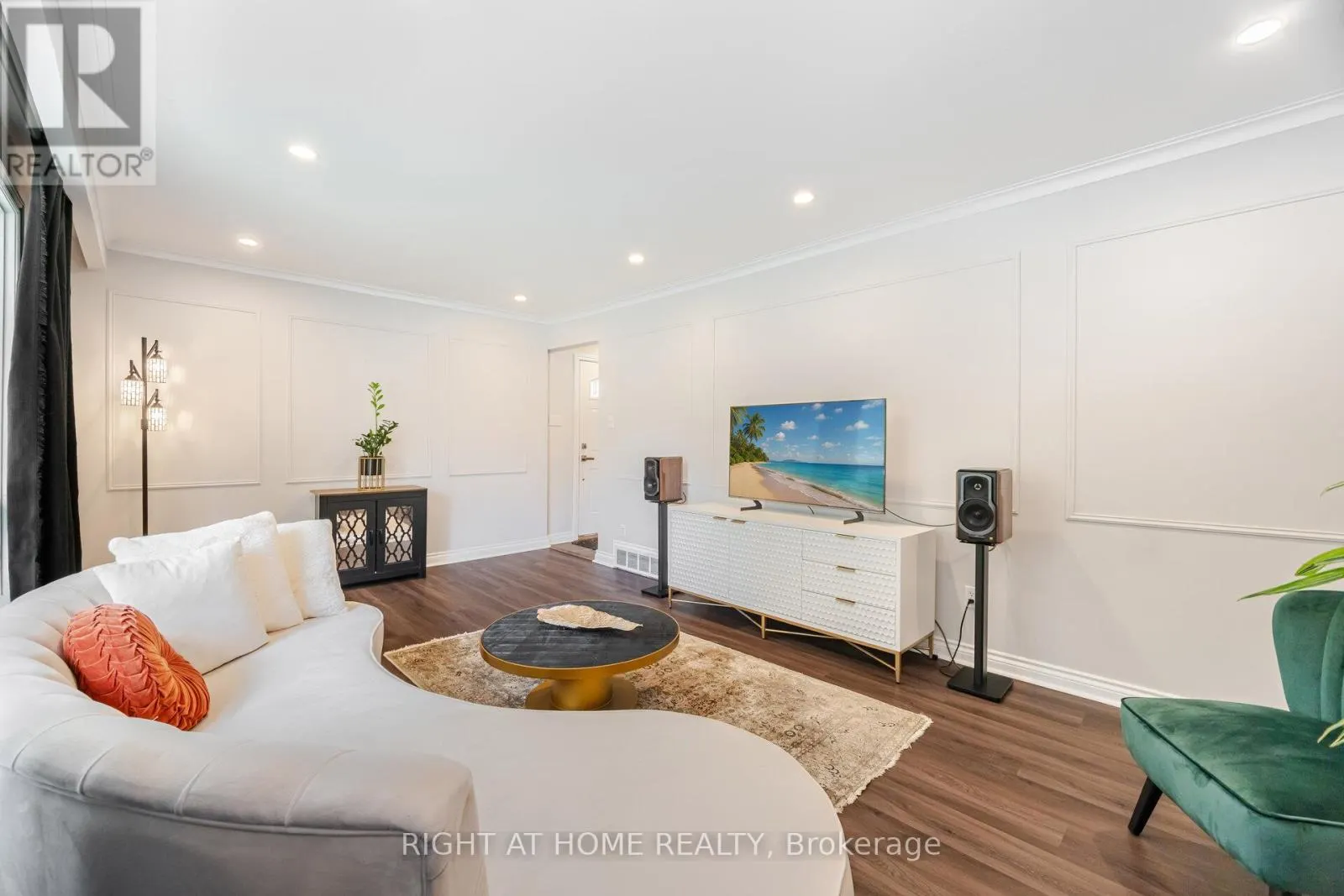 ENTIRE HOUSE - 15 KEMANO ROAD