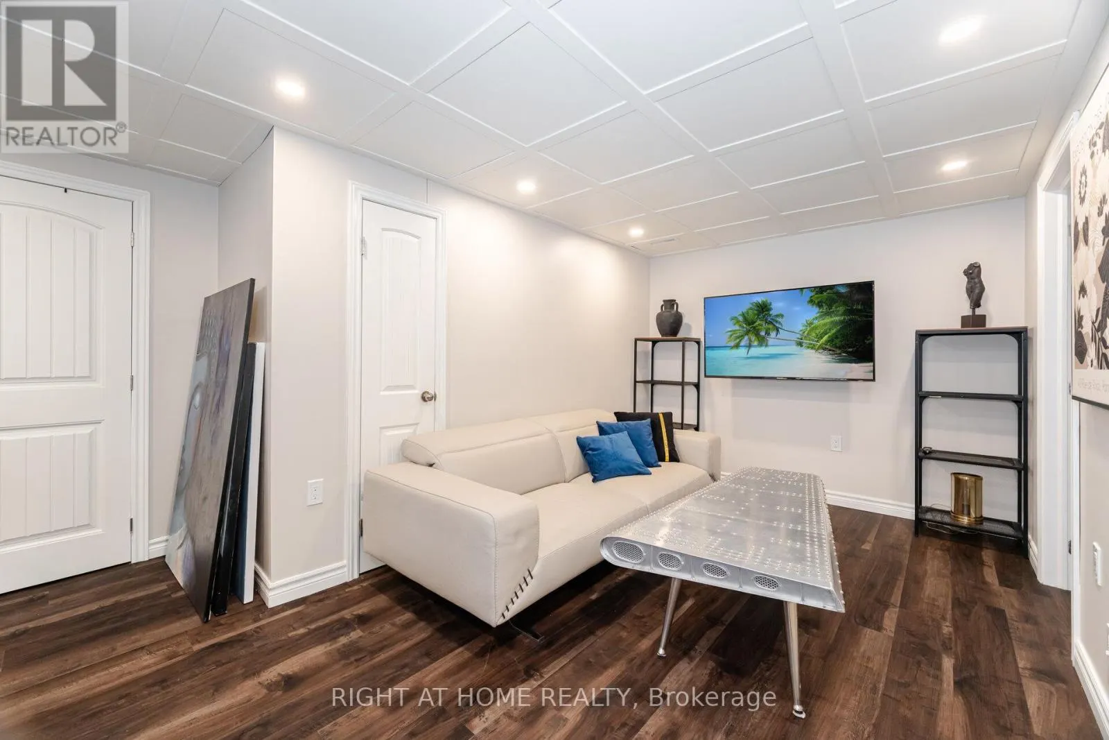 ENTIRE HOUSE - 15 KEMANO ROAD