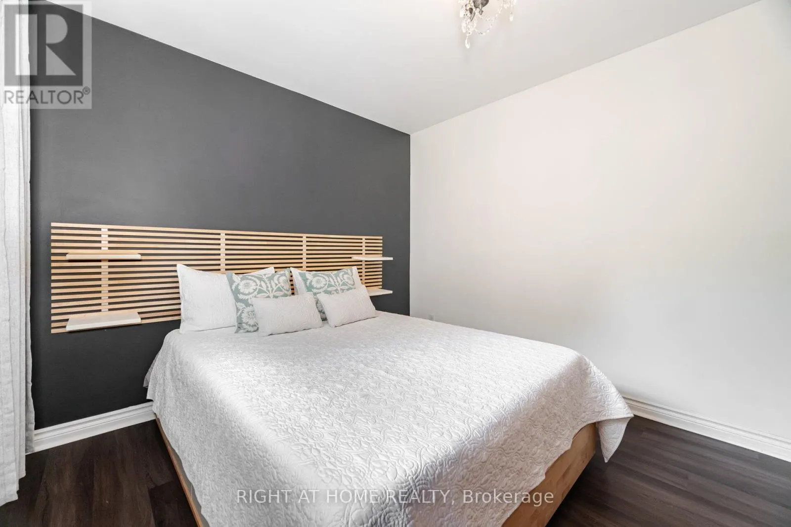 ENTIRE HOUSE - 15 KEMANO ROAD