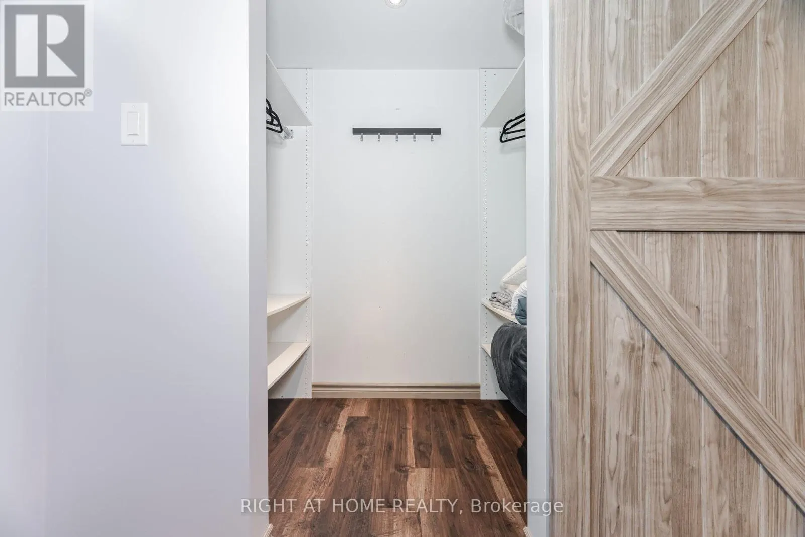 ENTIRE HOUSE - 15 KEMANO ROAD