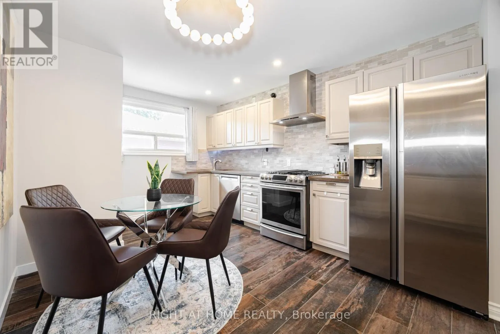 ENTIRE HOUSE - 15 KEMANO ROAD