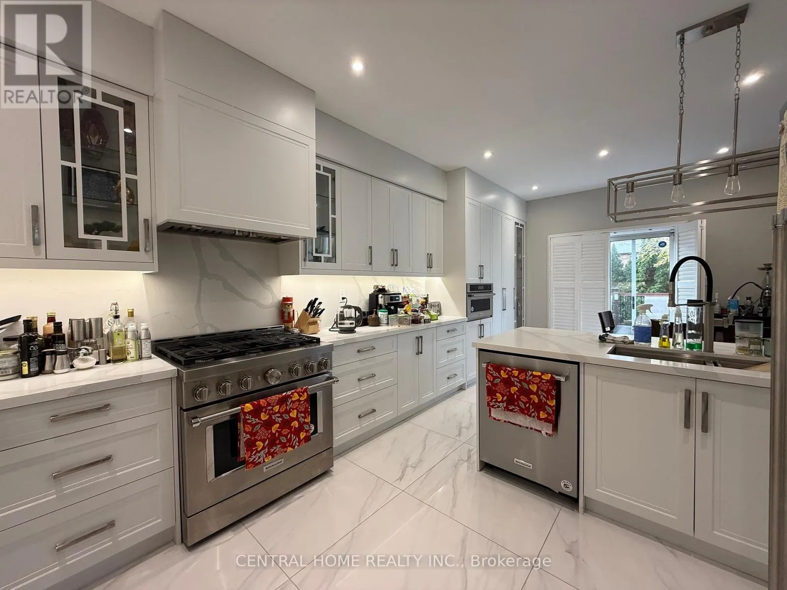 MAIN FLOOR - 89 OLD COLONY ROAD