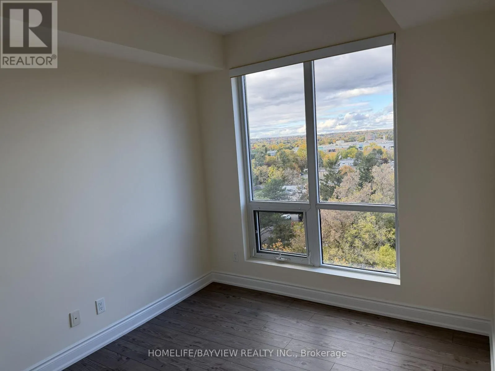 805B - 9090 YONGE STREET