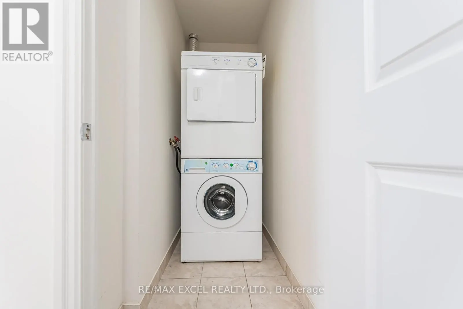 110 - 1 UPPER DUKE CRESCENT