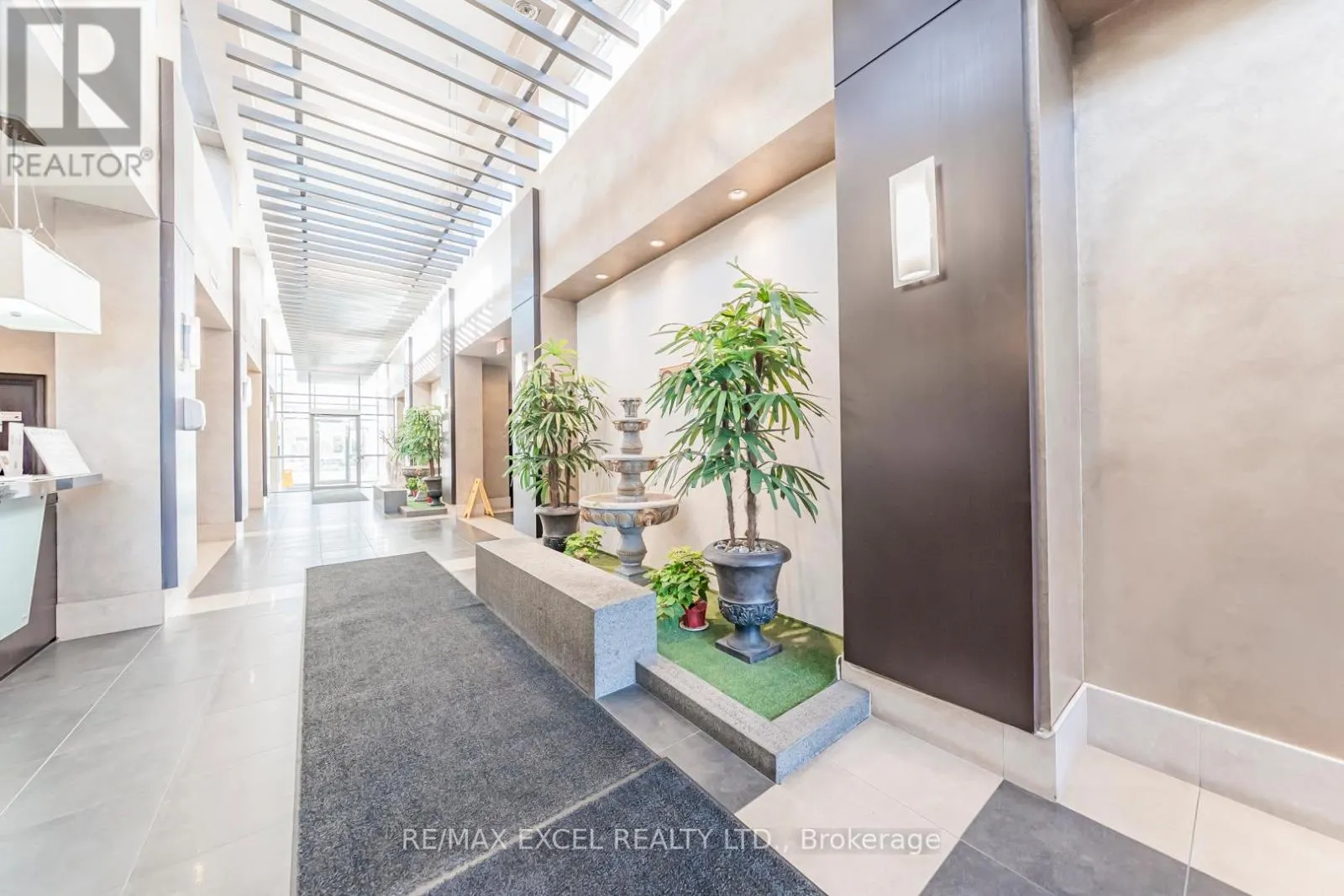 110 - 1 UPPER DUKE CRESCENT