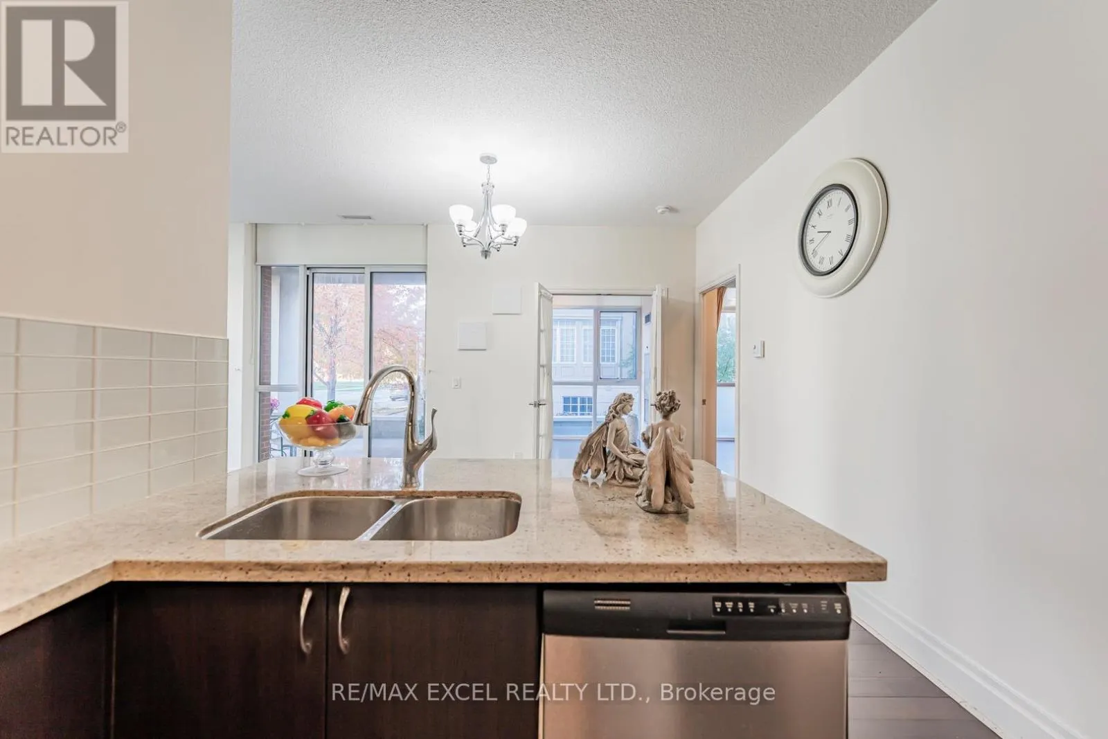 110 - 1 UPPER DUKE CRESCENT