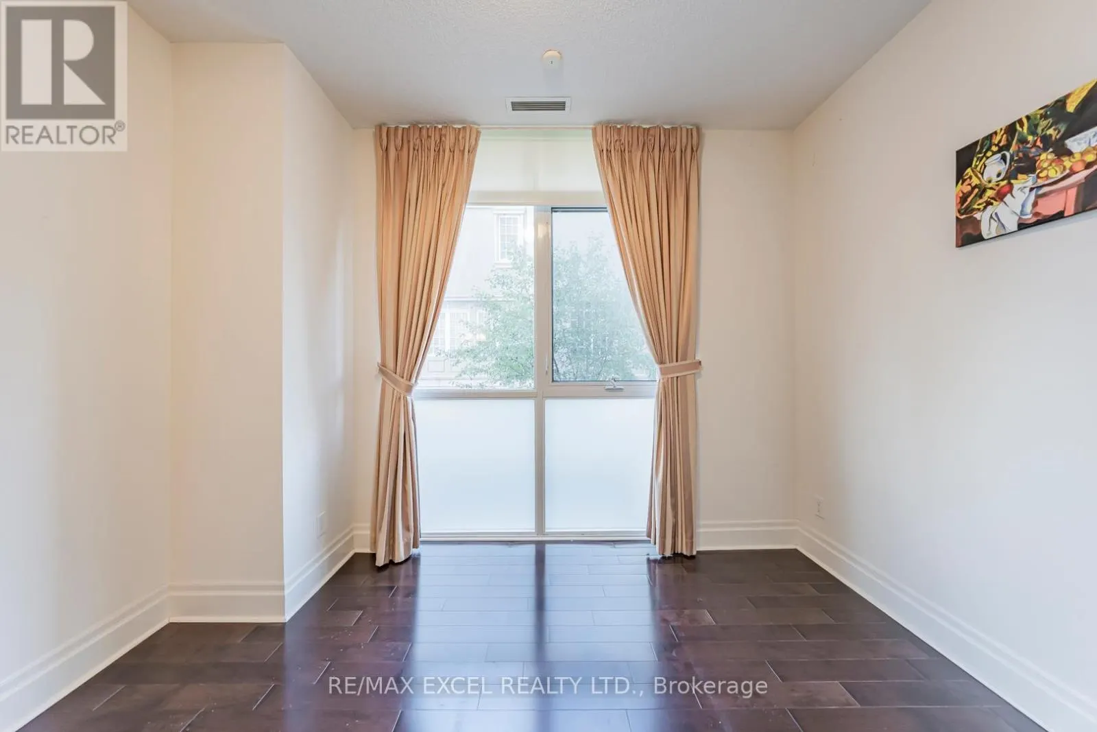 110 - 1 UPPER DUKE CRESCENT