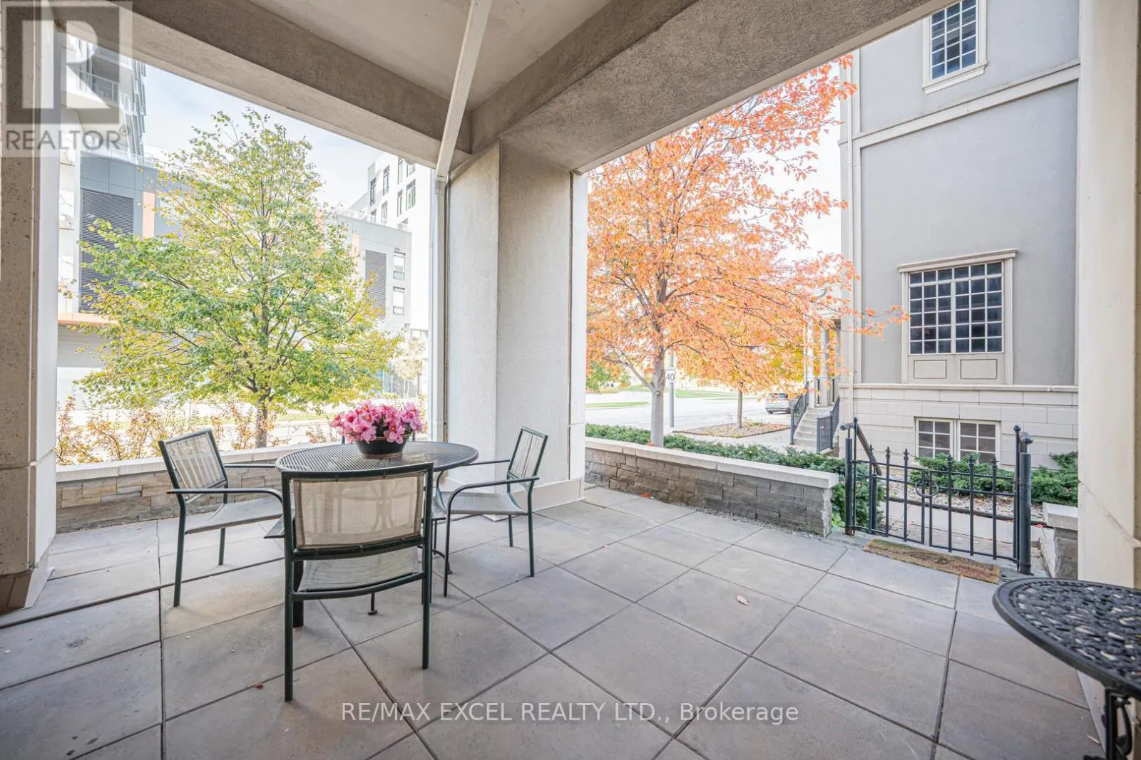 110 - 1 UPPER DUKE CRESCENT