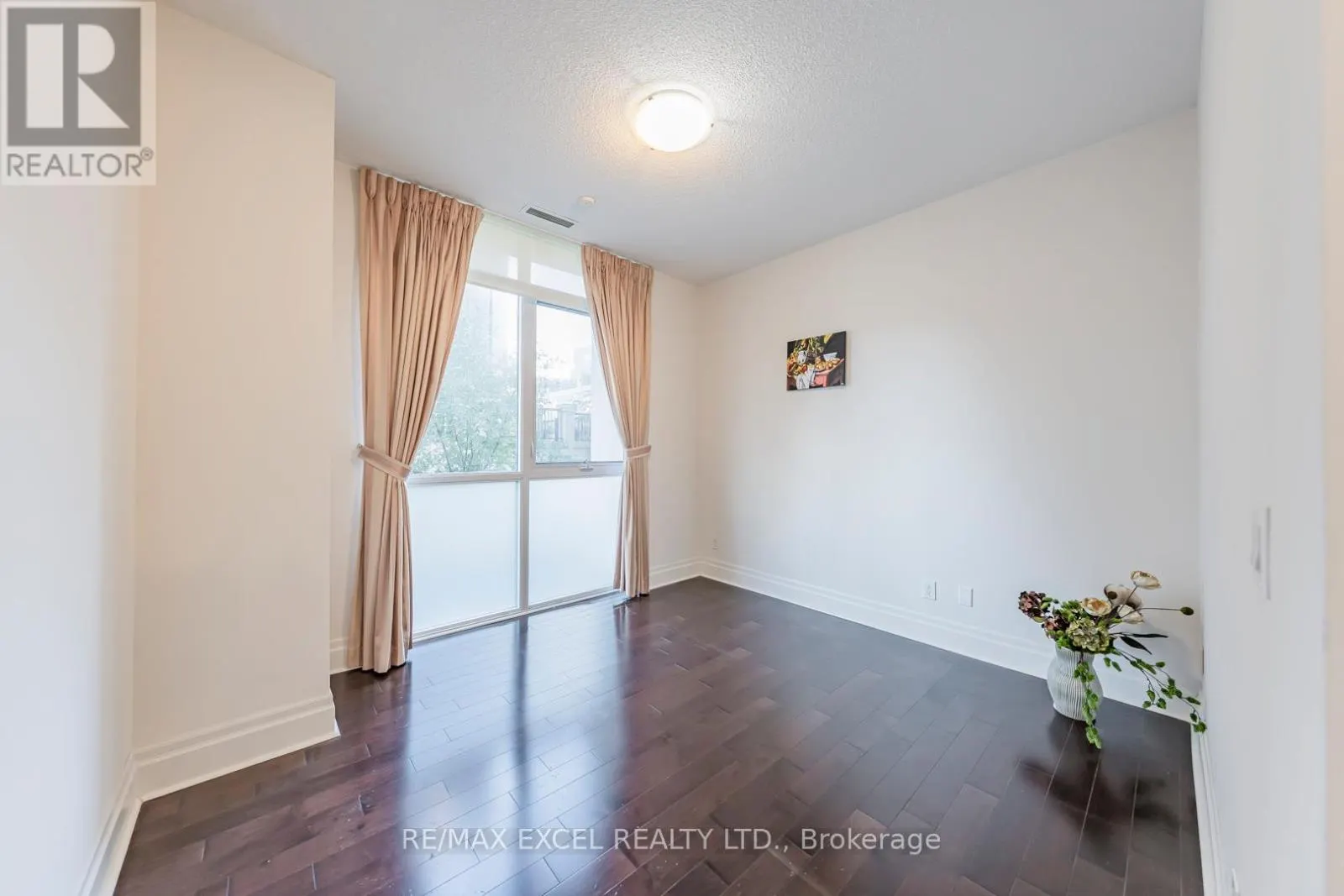 110 - 1 UPPER DUKE CRESCENT