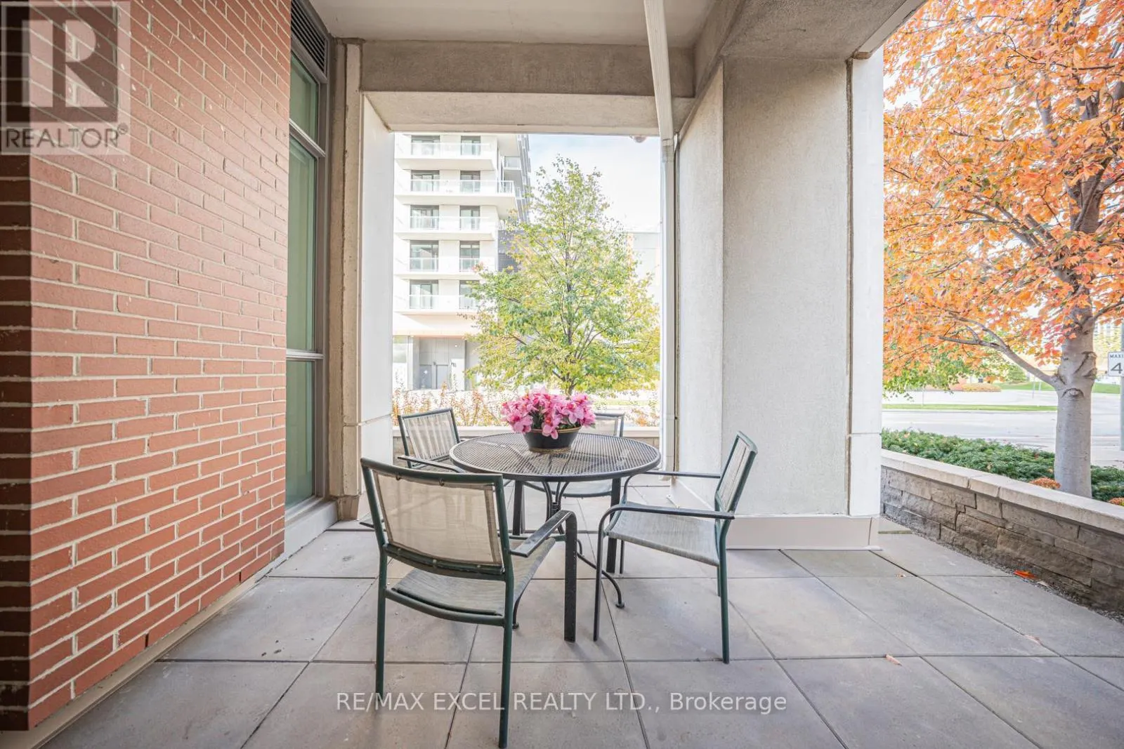 110 - 1 UPPER DUKE CRESCENT