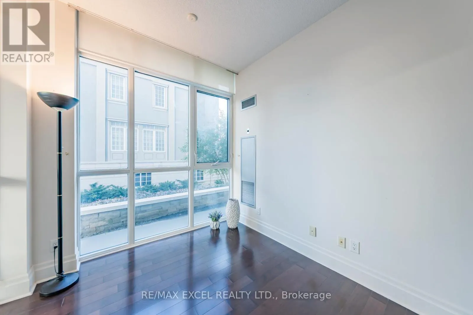 110 - 1 UPPER DUKE CRESCENT