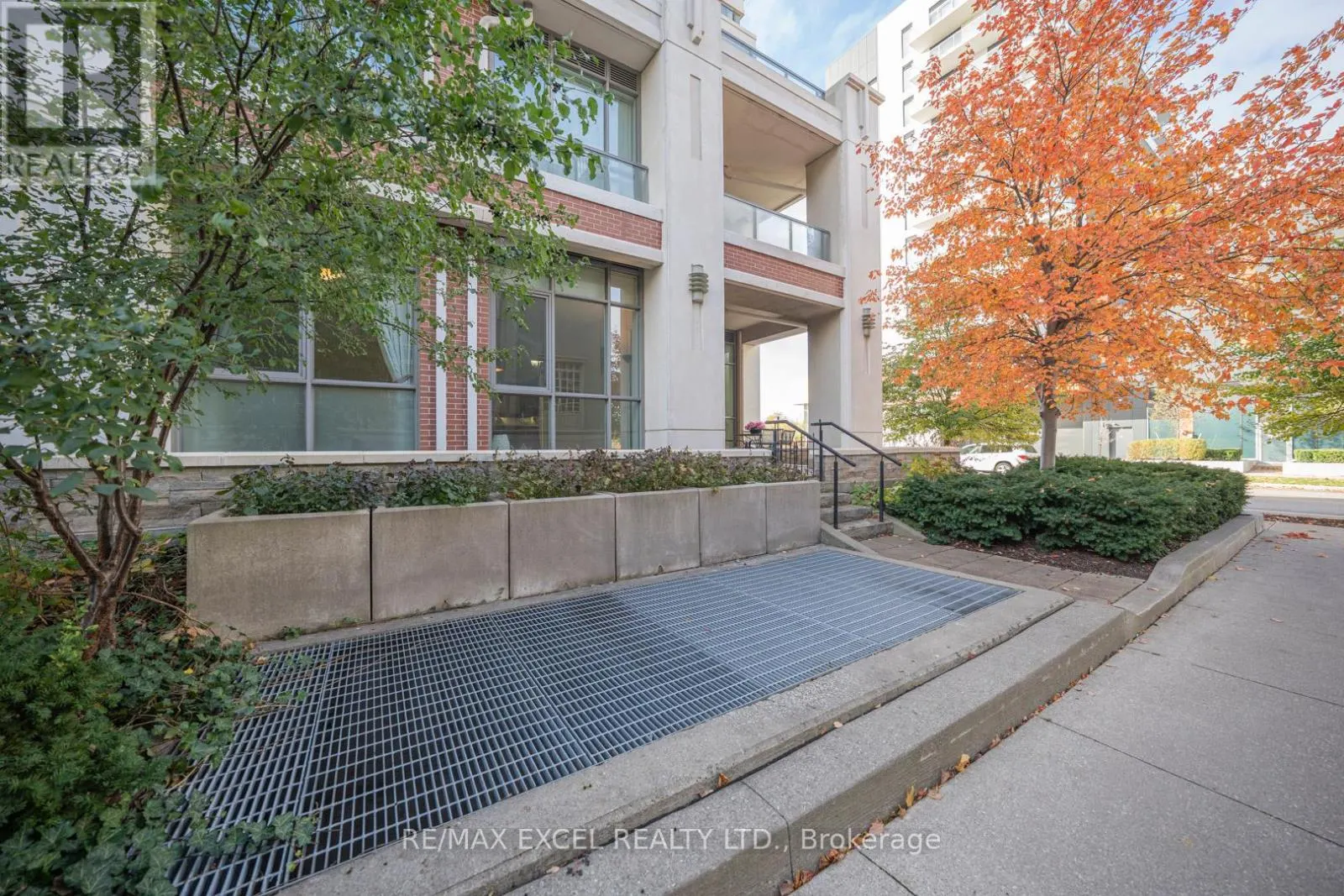 110 - 1 UPPER DUKE CRESCENT