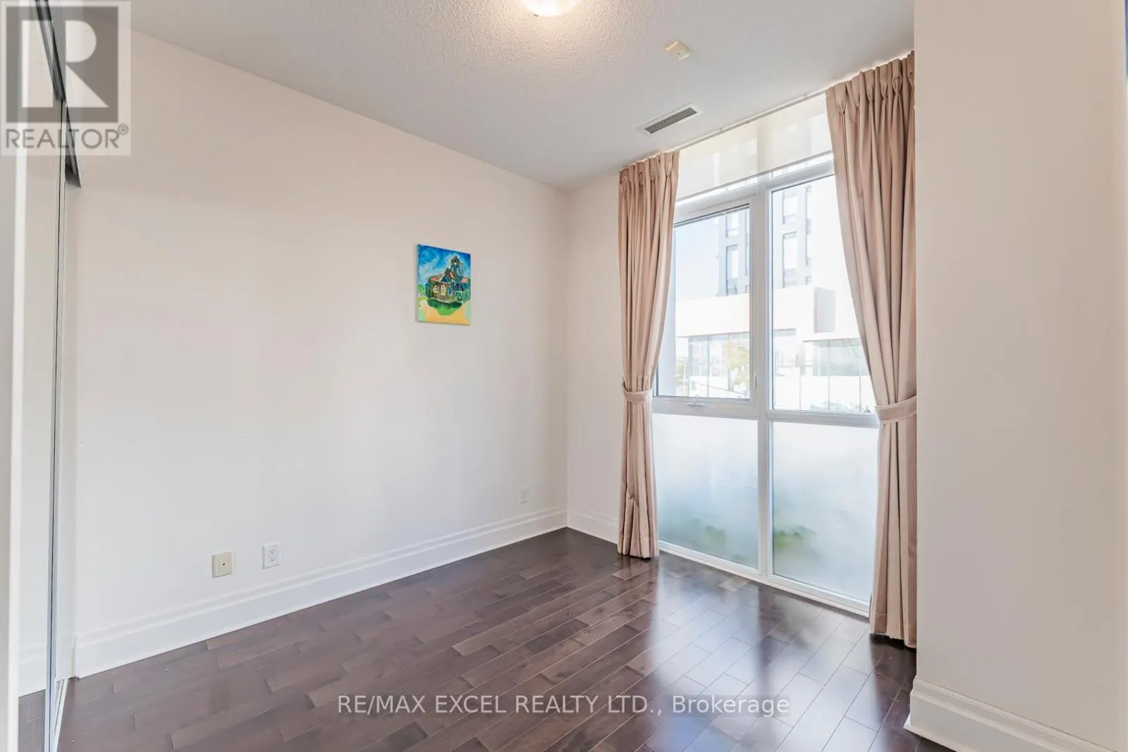 110 - 1 UPPER DUKE CRESCENT