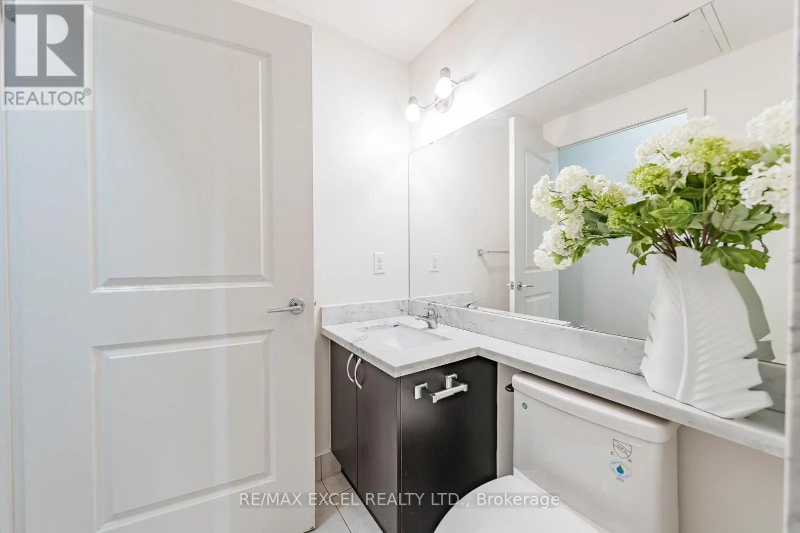 110 - 1 UPPER DUKE CRESCENT