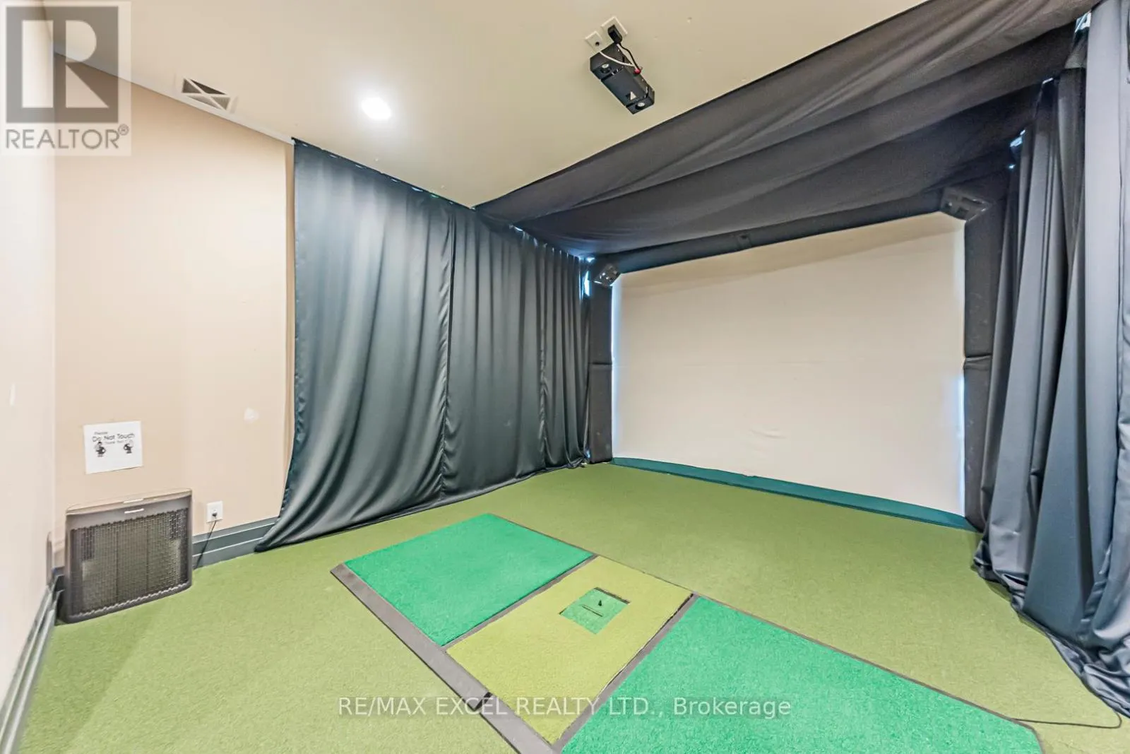 110 - 1 UPPER DUKE CRESCENT