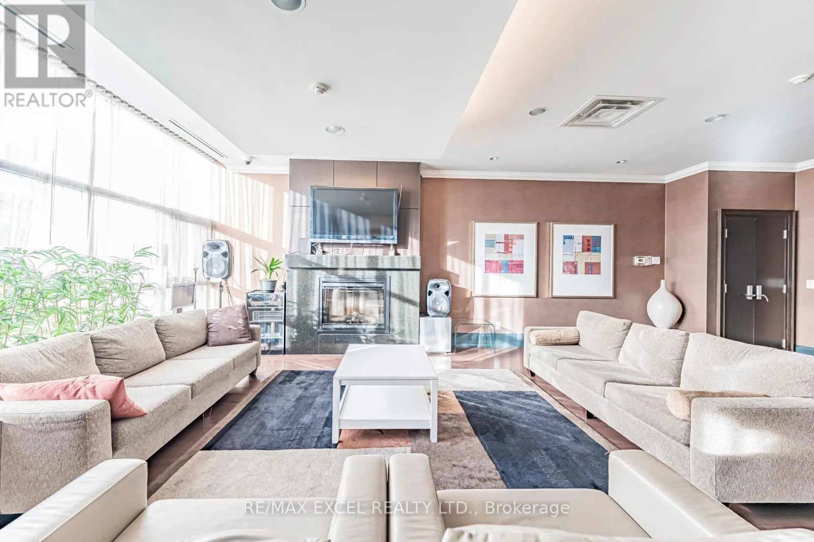 110 - 1 UPPER DUKE CRESCENT