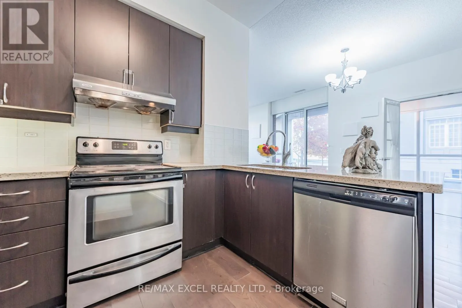 110 - 1 UPPER DUKE CRESCENT