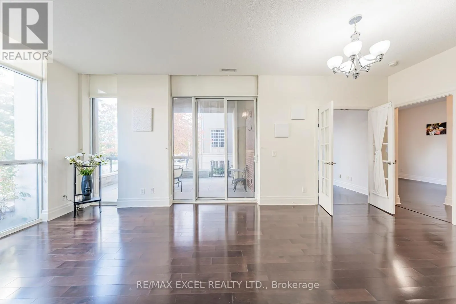 110 - 1 UPPER DUKE CRESCENT