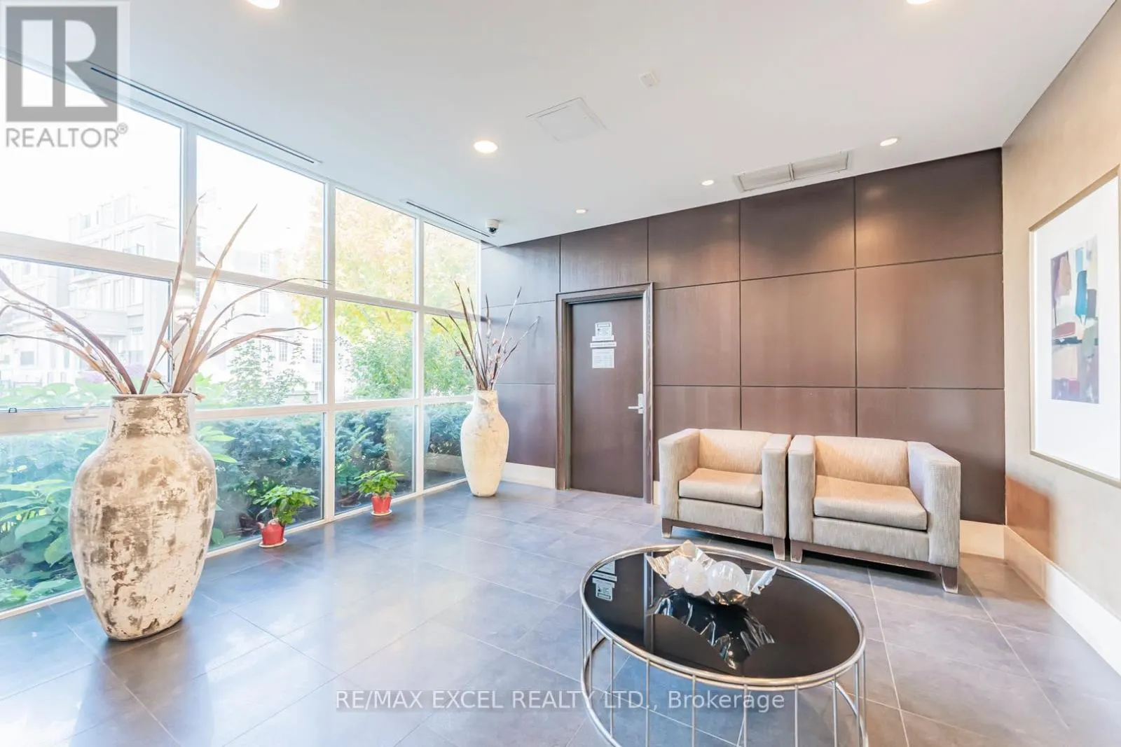 110 - 1 UPPER DUKE CRESCENT