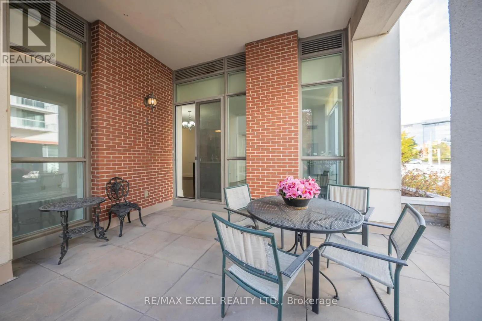 110 - 1 UPPER DUKE CRESCENT