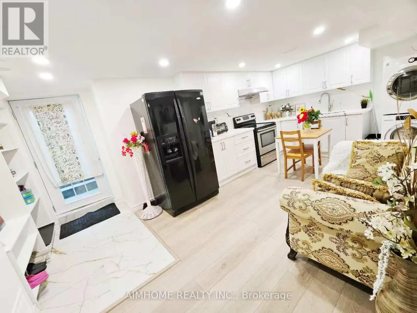 28 CASTLE HARBOUR LANE W