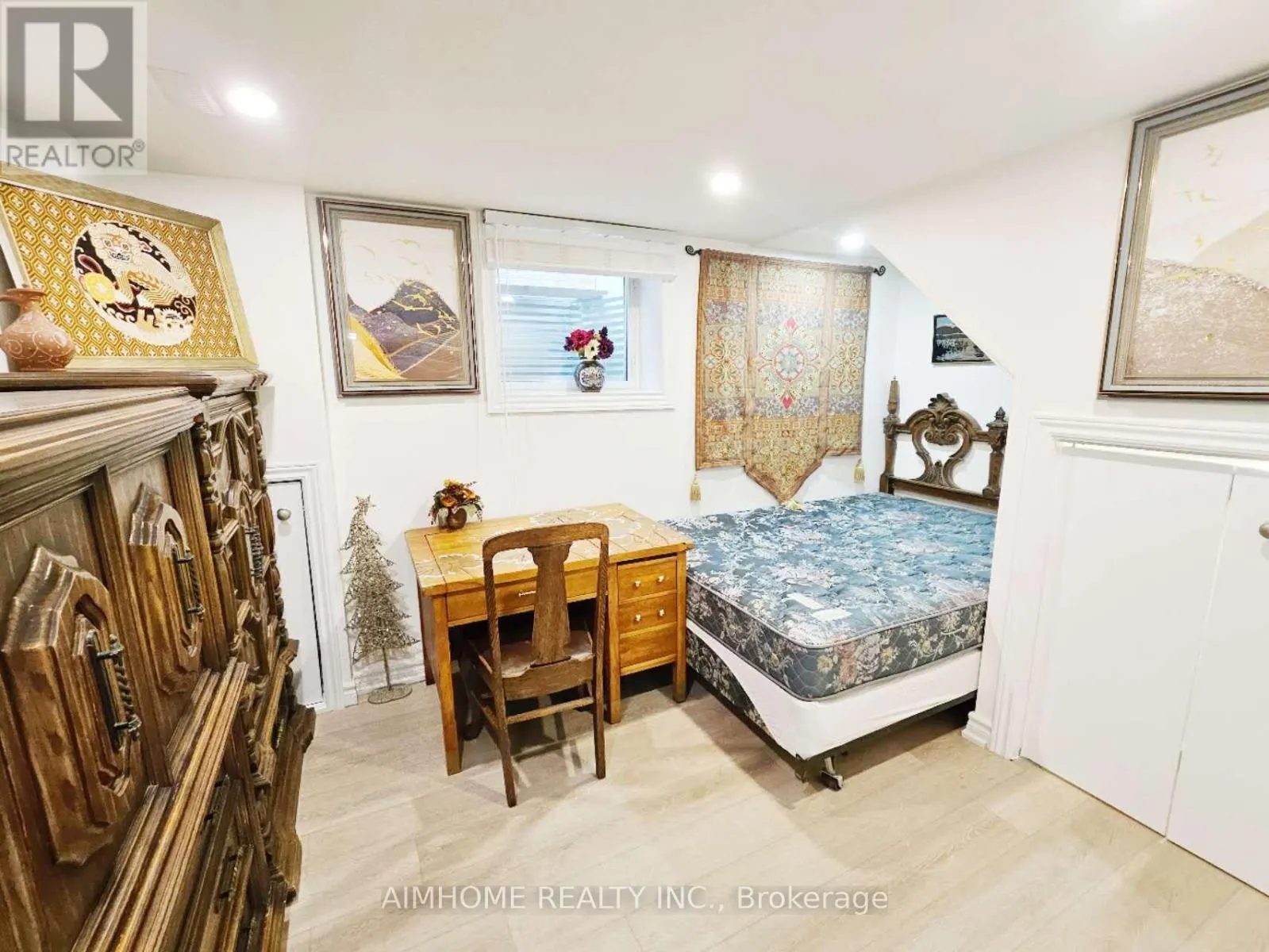 28 CASTLE HARBOUR LANE W