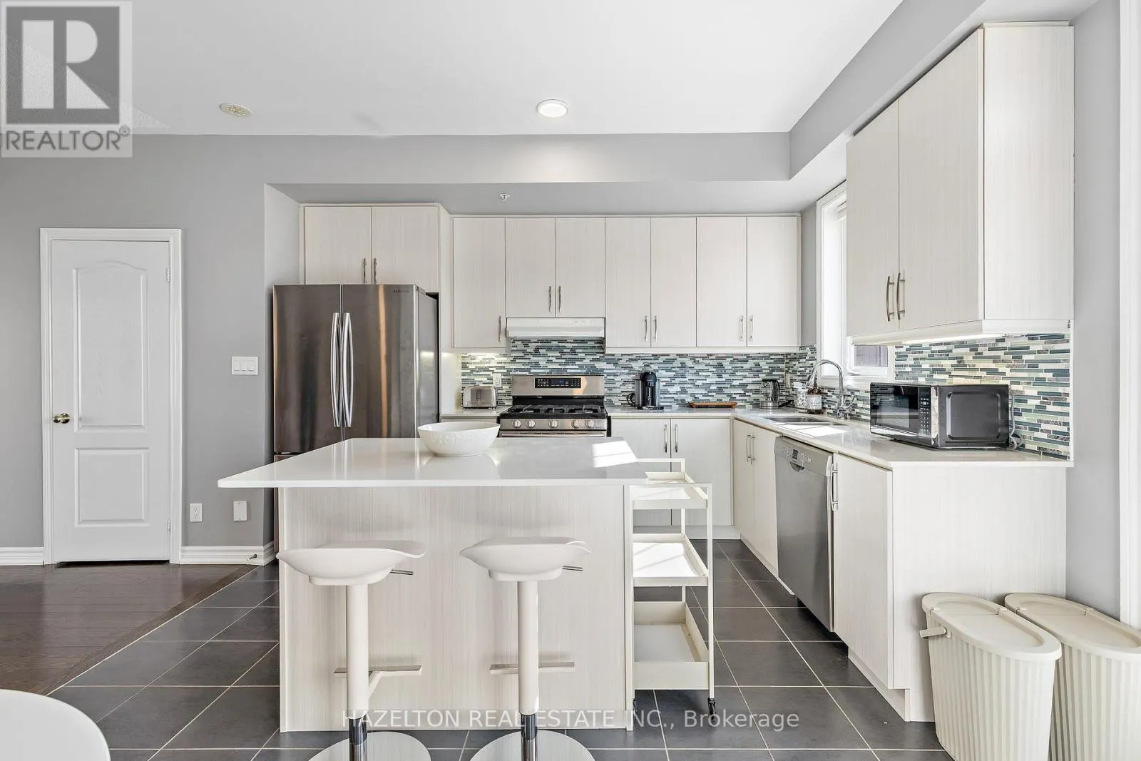 RESIDENTIAL UNIT- BACK - 49 CATHEDRAL HIGH STREET