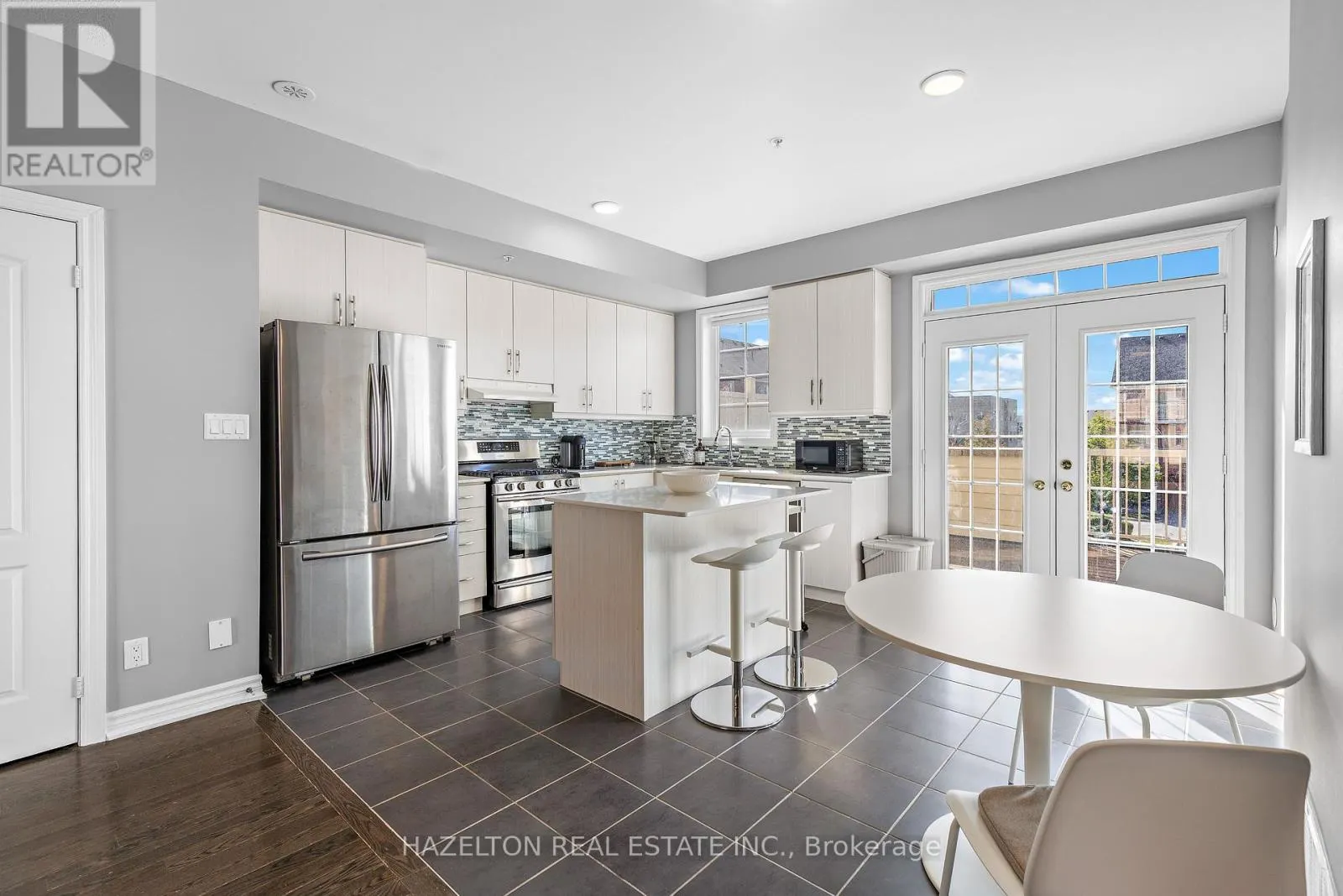 RESIDENTIAL UNIT- BACK - 49 CATHEDRAL HIGH STREET