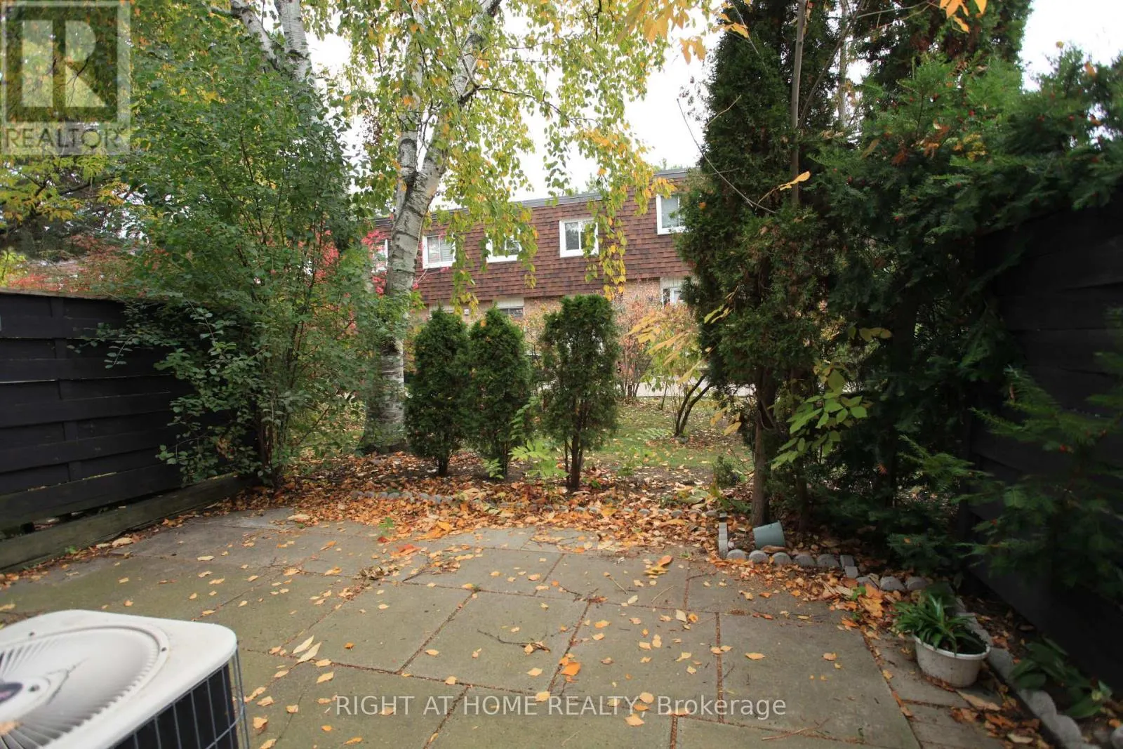 38 - 38 THE CARRIAGE WAY