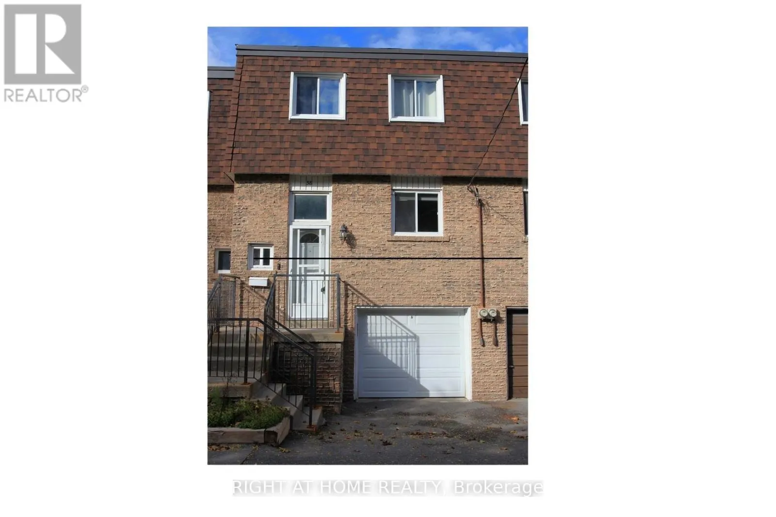 38 - 38 THE CARRIAGE WAY