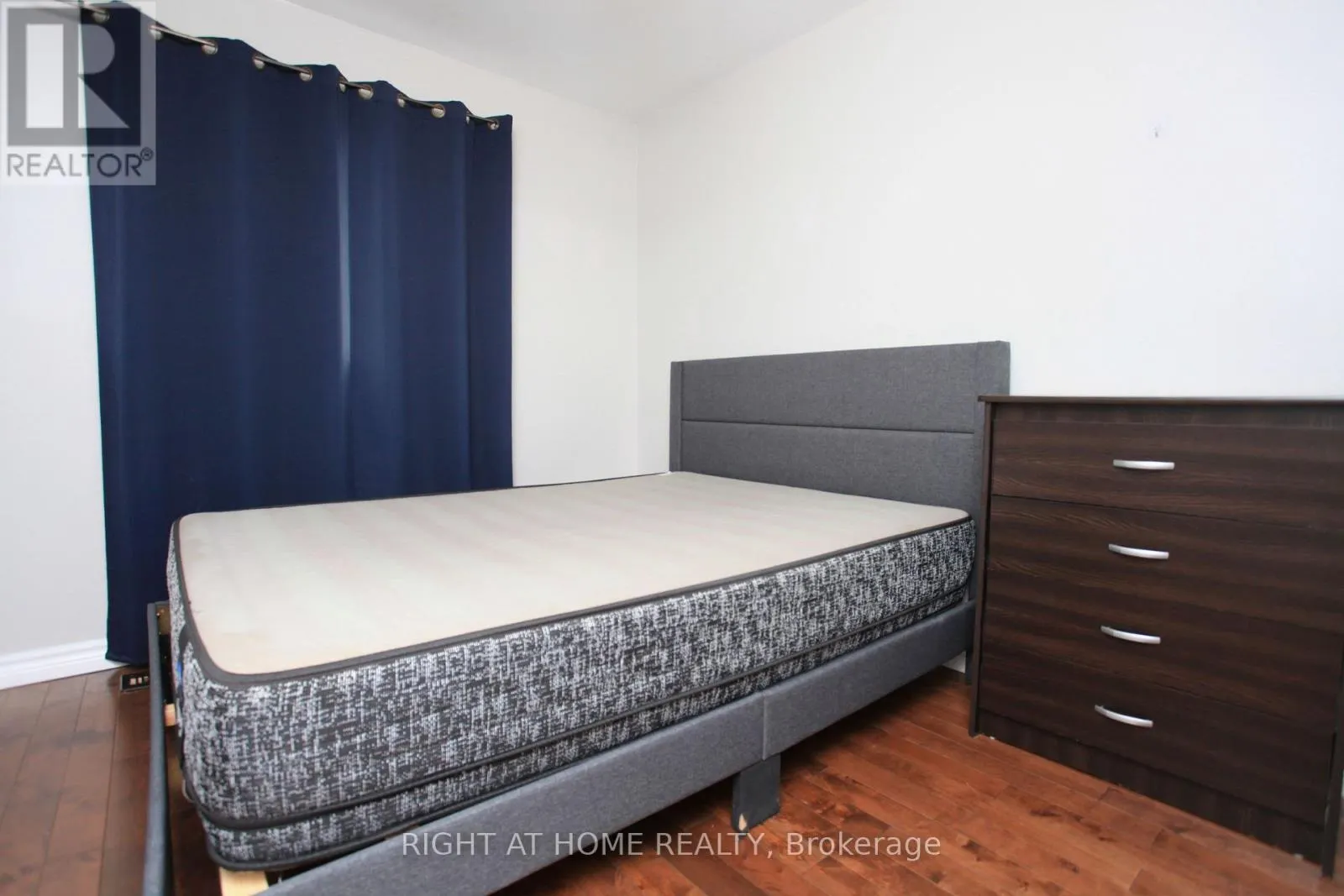 38 - 38 THE CARRIAGE WAY