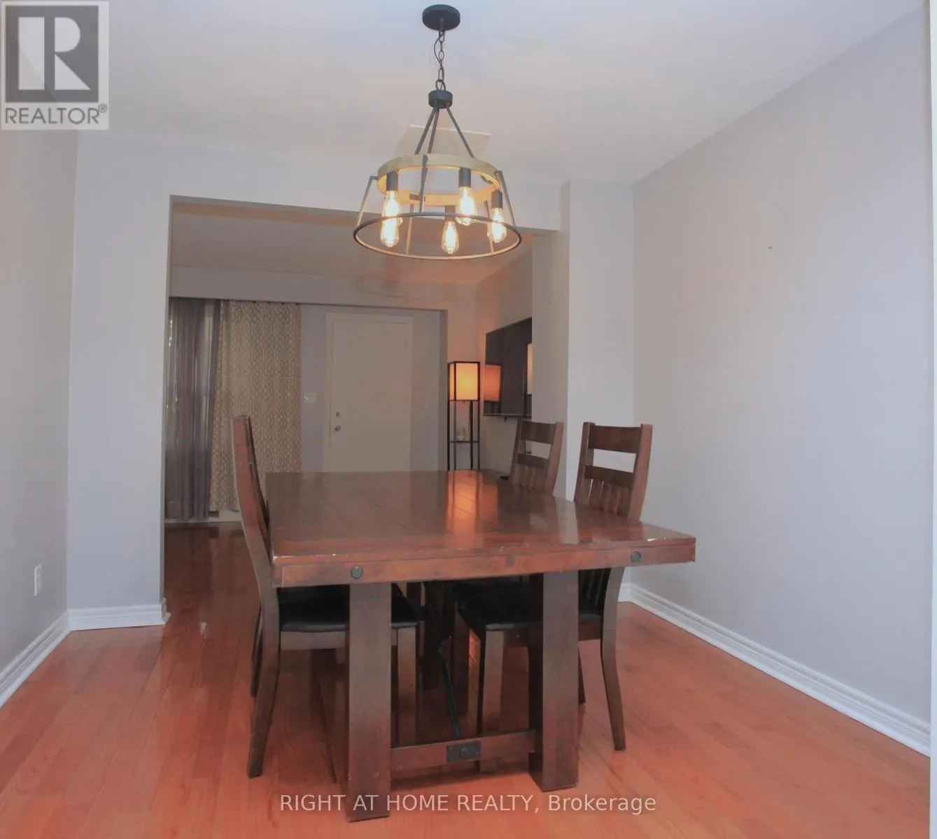 38 - 38 THE CARRIAGE WAY