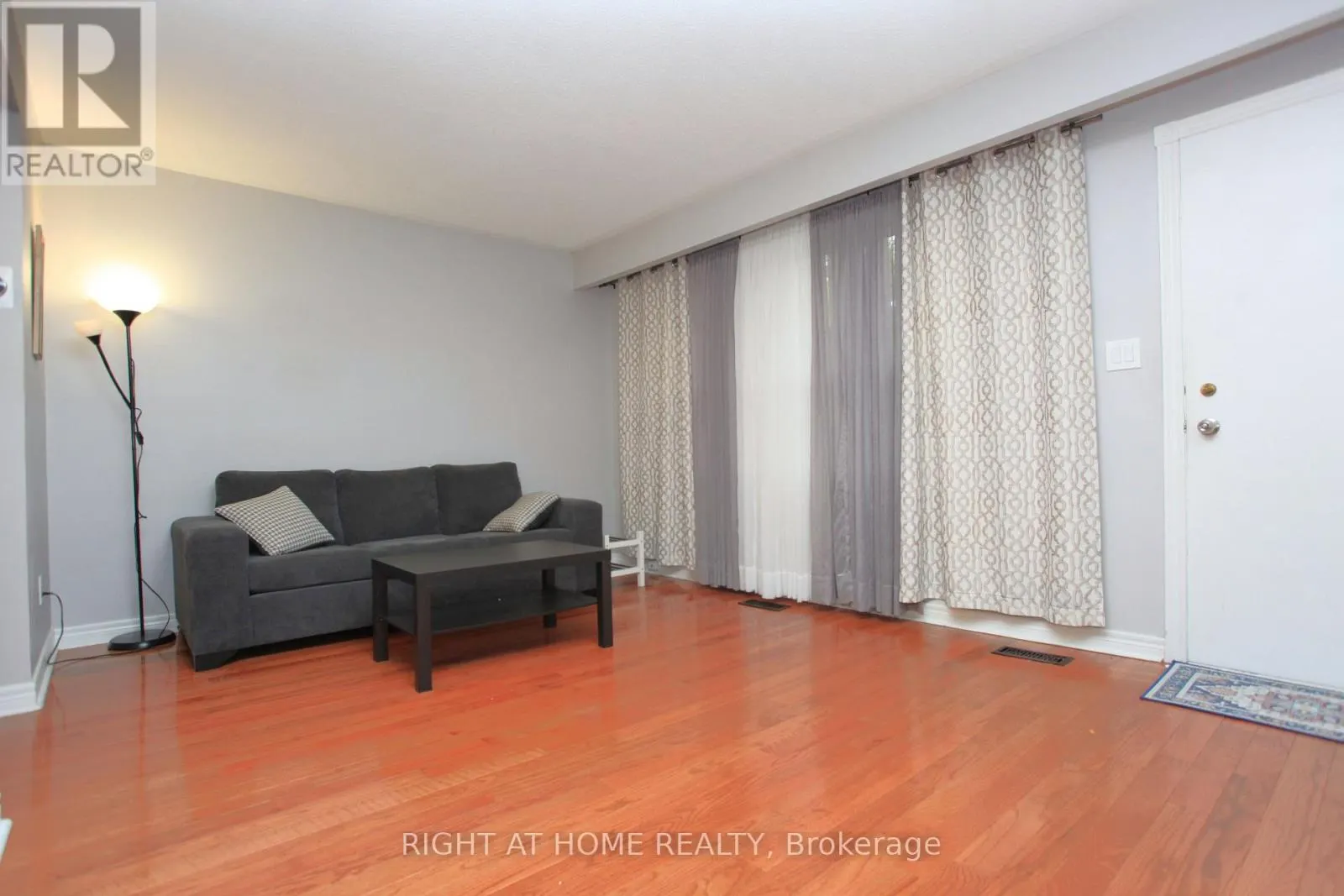 38 - 38 THE CARRIAGE WAY