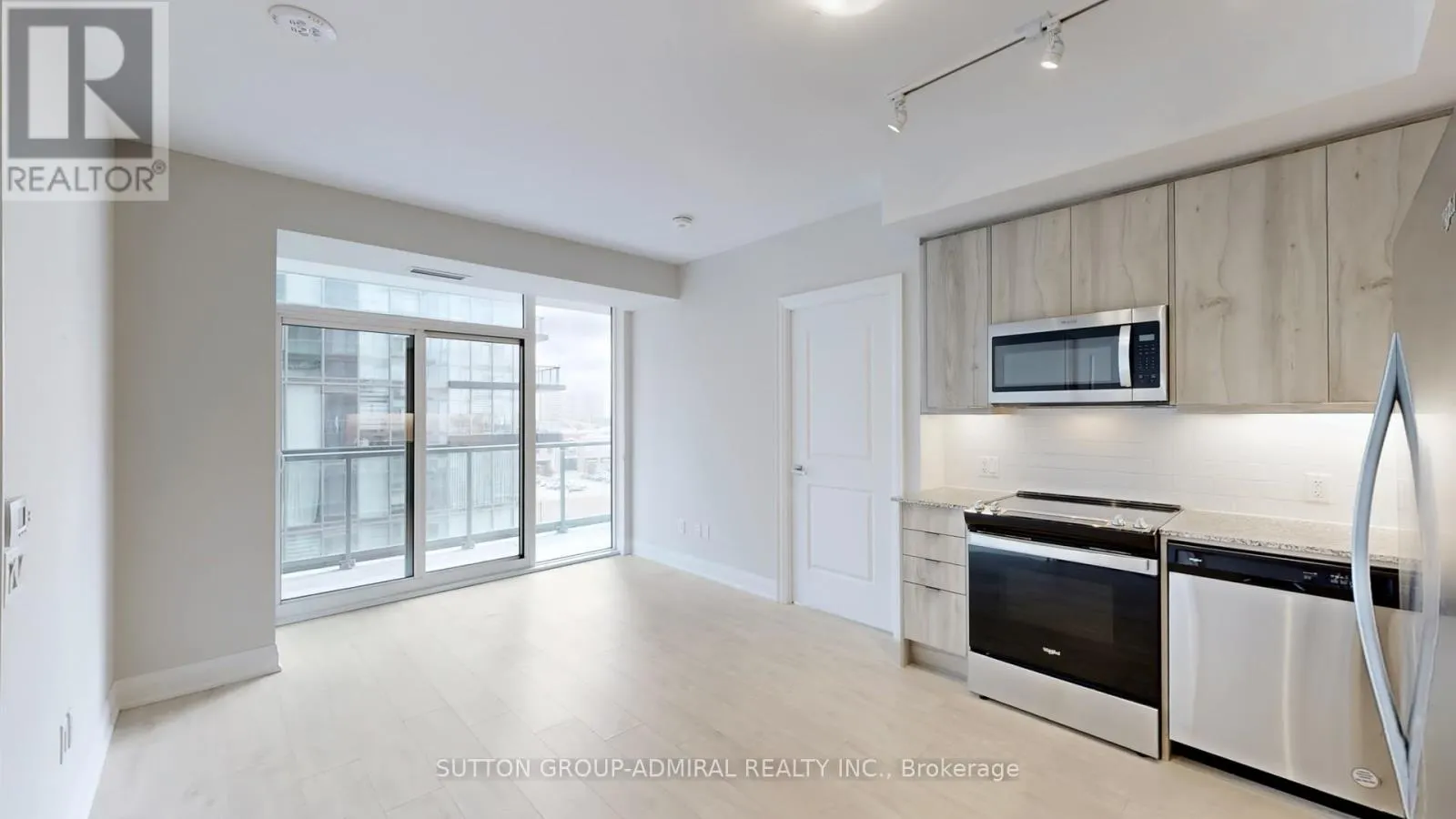 716 - 10 GATINEAU DRIVE