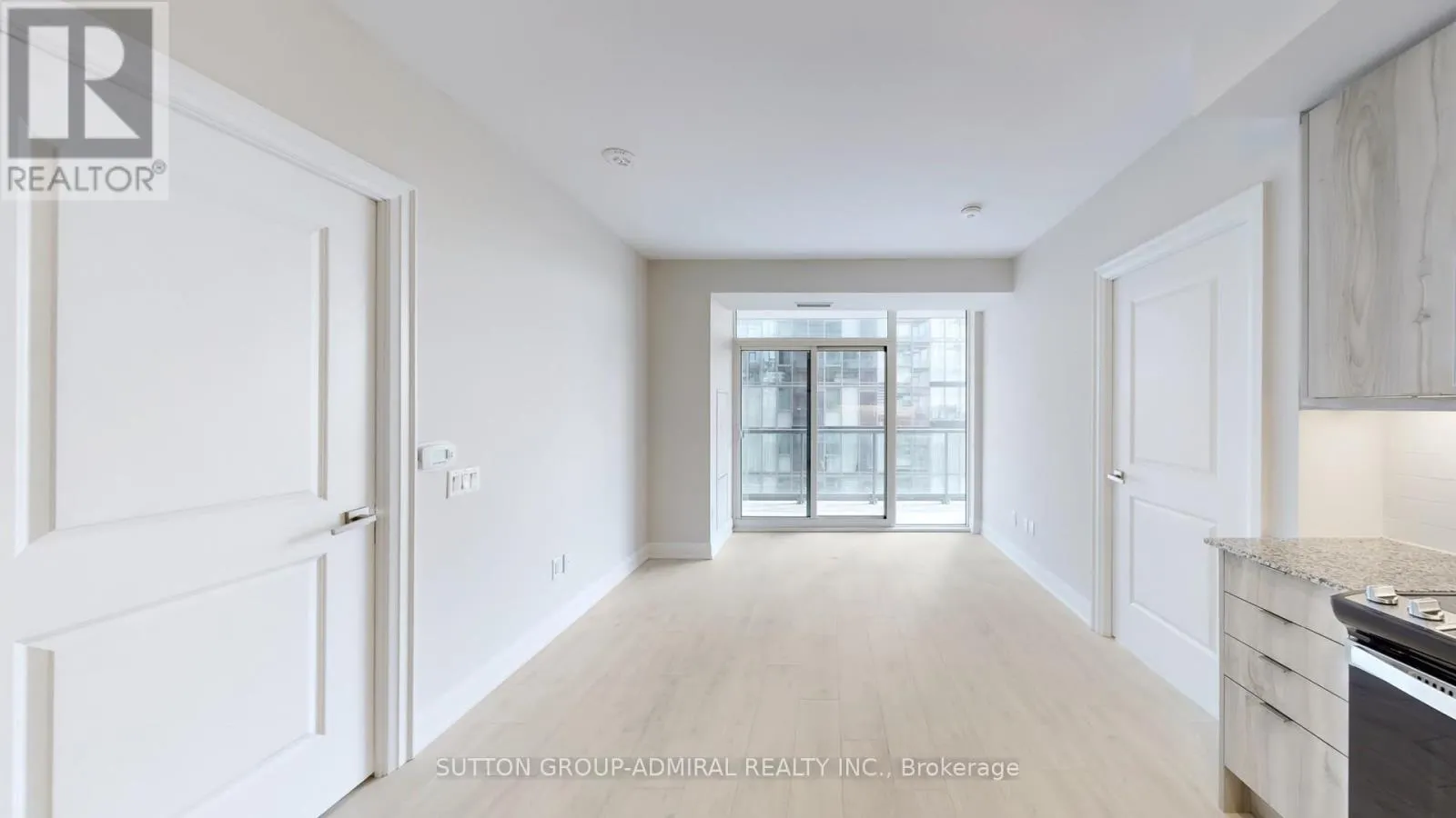 716 - 10 GATINEAU DRIVE