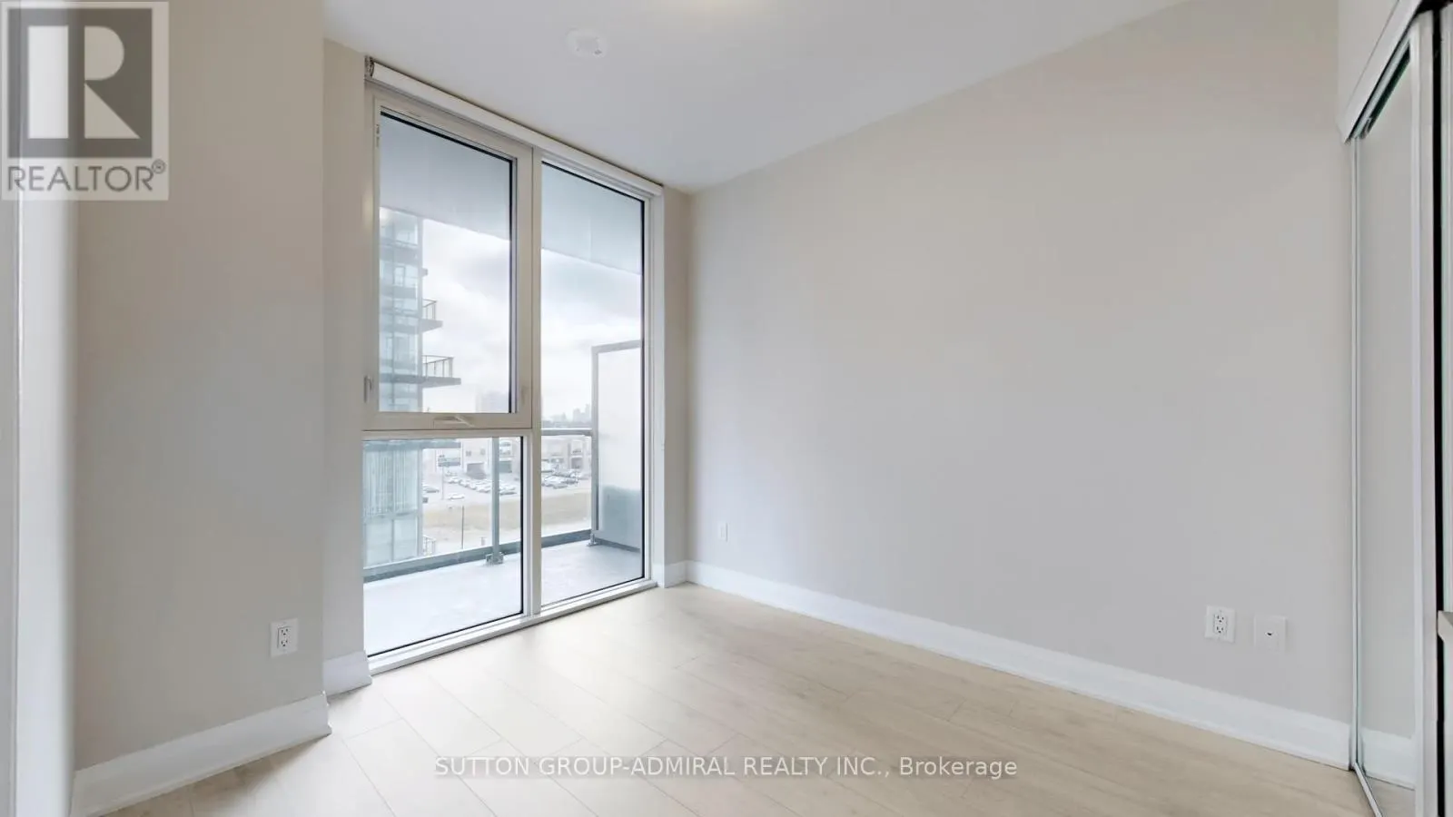 716 - 10 GATINEAU DRIVE