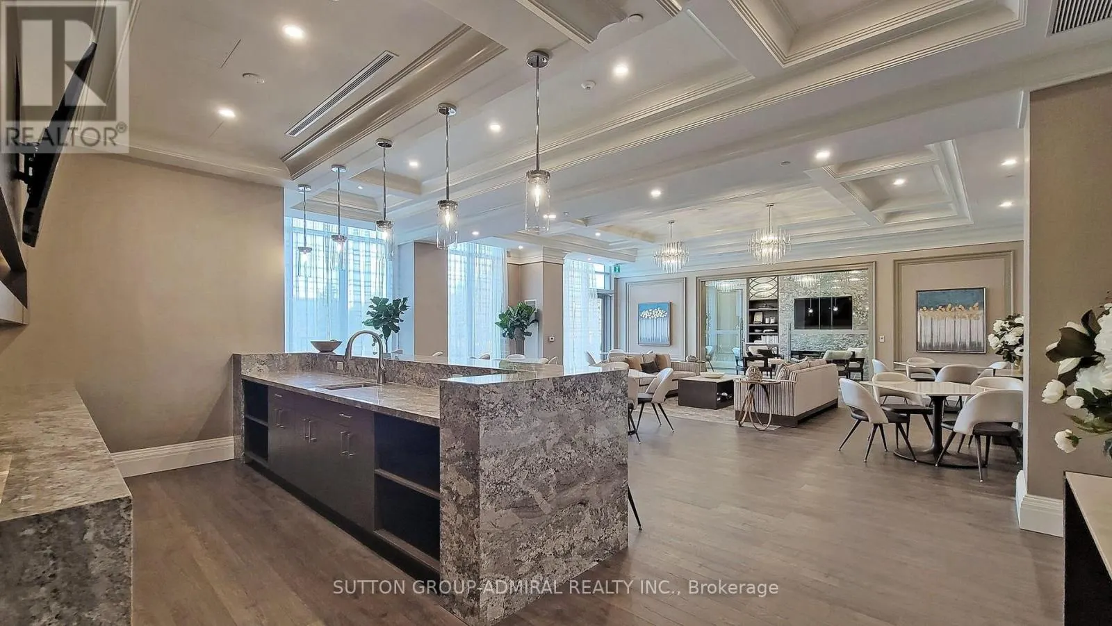 716 - 10 GATINEAU DRIVE